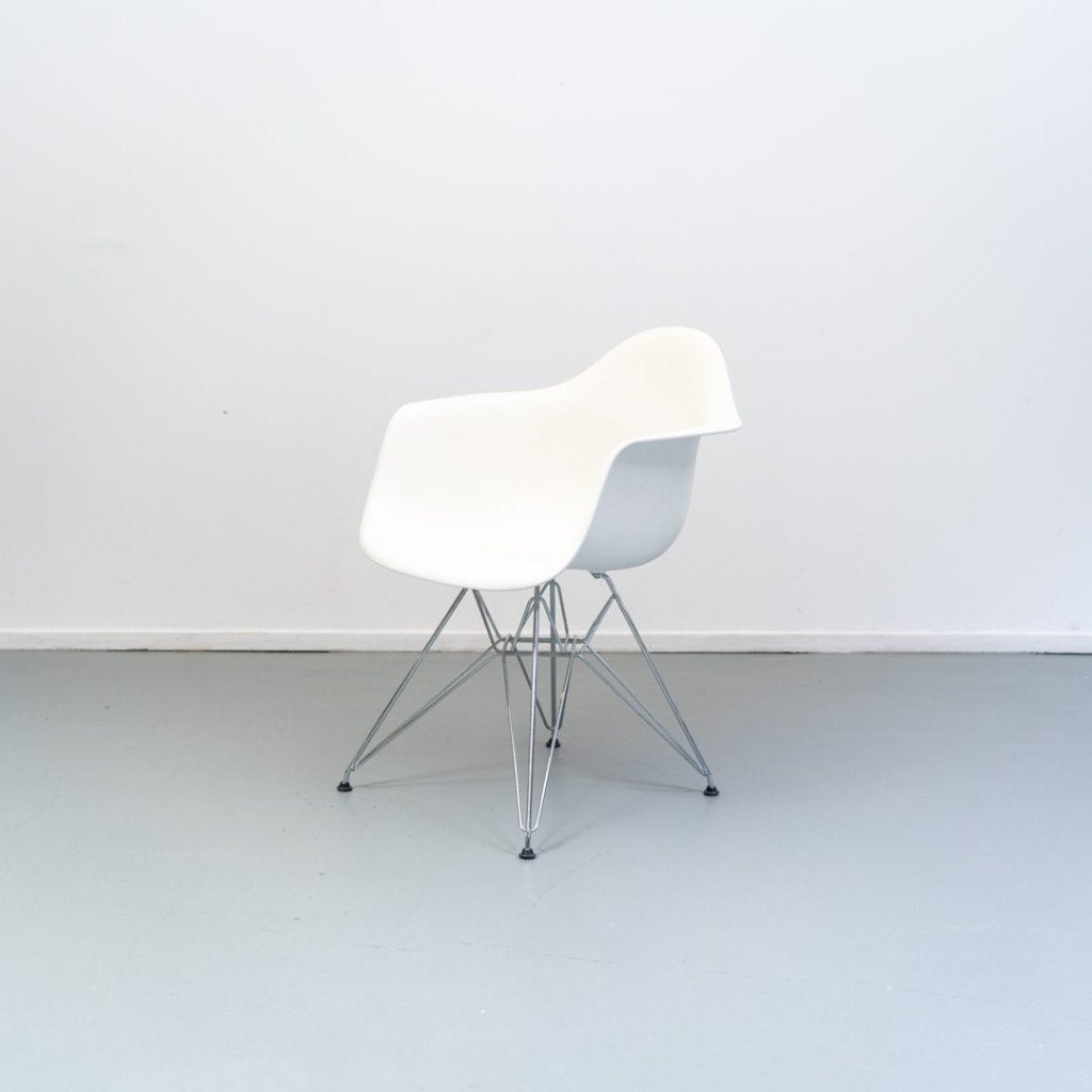 Vitra Eames DAR Stoel Wit Kunststof - Chroom, Gebruikt, Wit, Niet ingevuld, Vitra