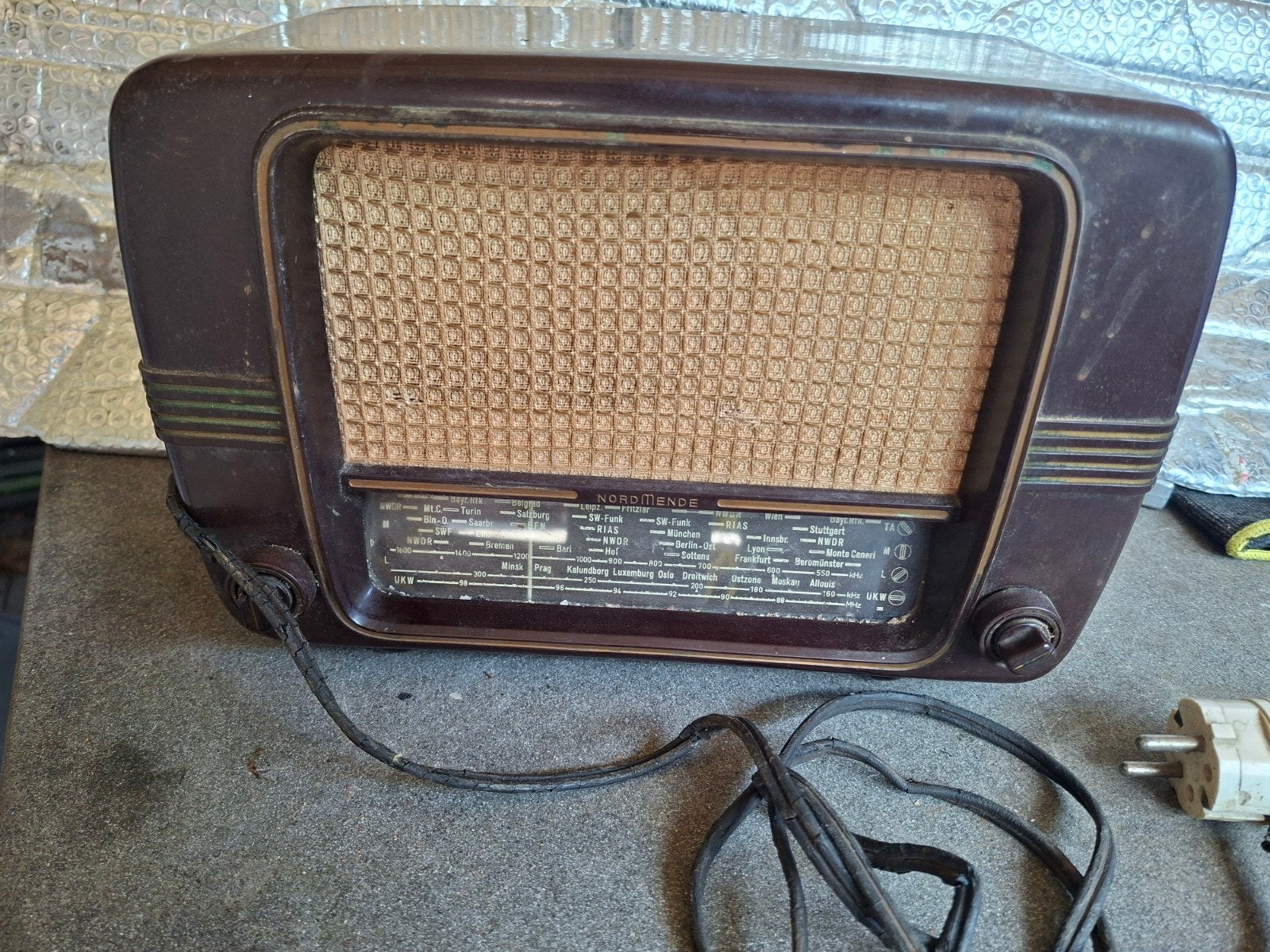 NORDMENDE BREMEN RADIO BAKELIET uit de jaren '50, Ophalen of Verzenden, Niet werkend, Radio