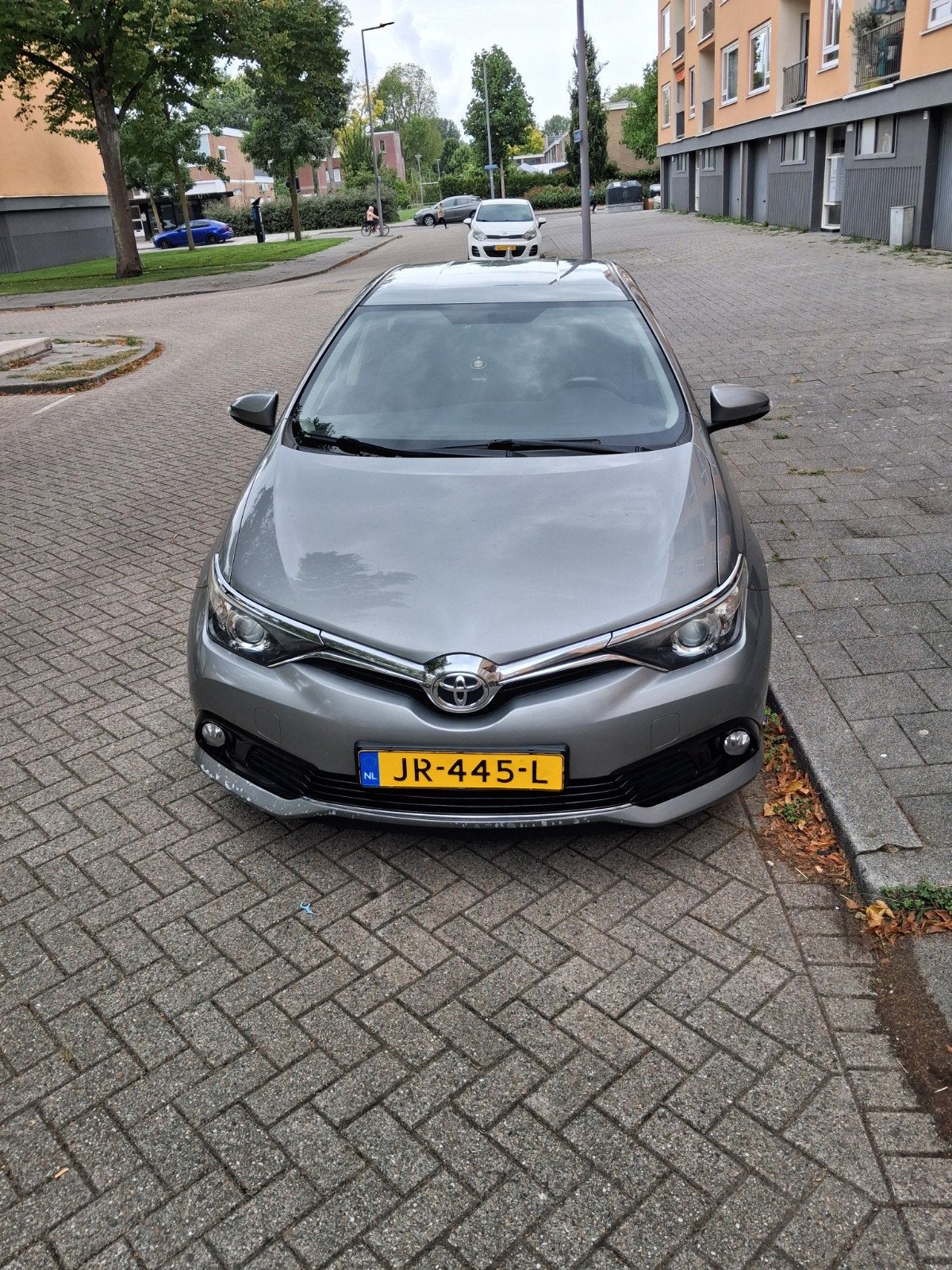 Toyota Auris 1.3 Vvt-i 73KW 5D  2016 Grijs, Voorwielaandrijving, Euro 6, 4 cilinders, Automatische klimaatregeling