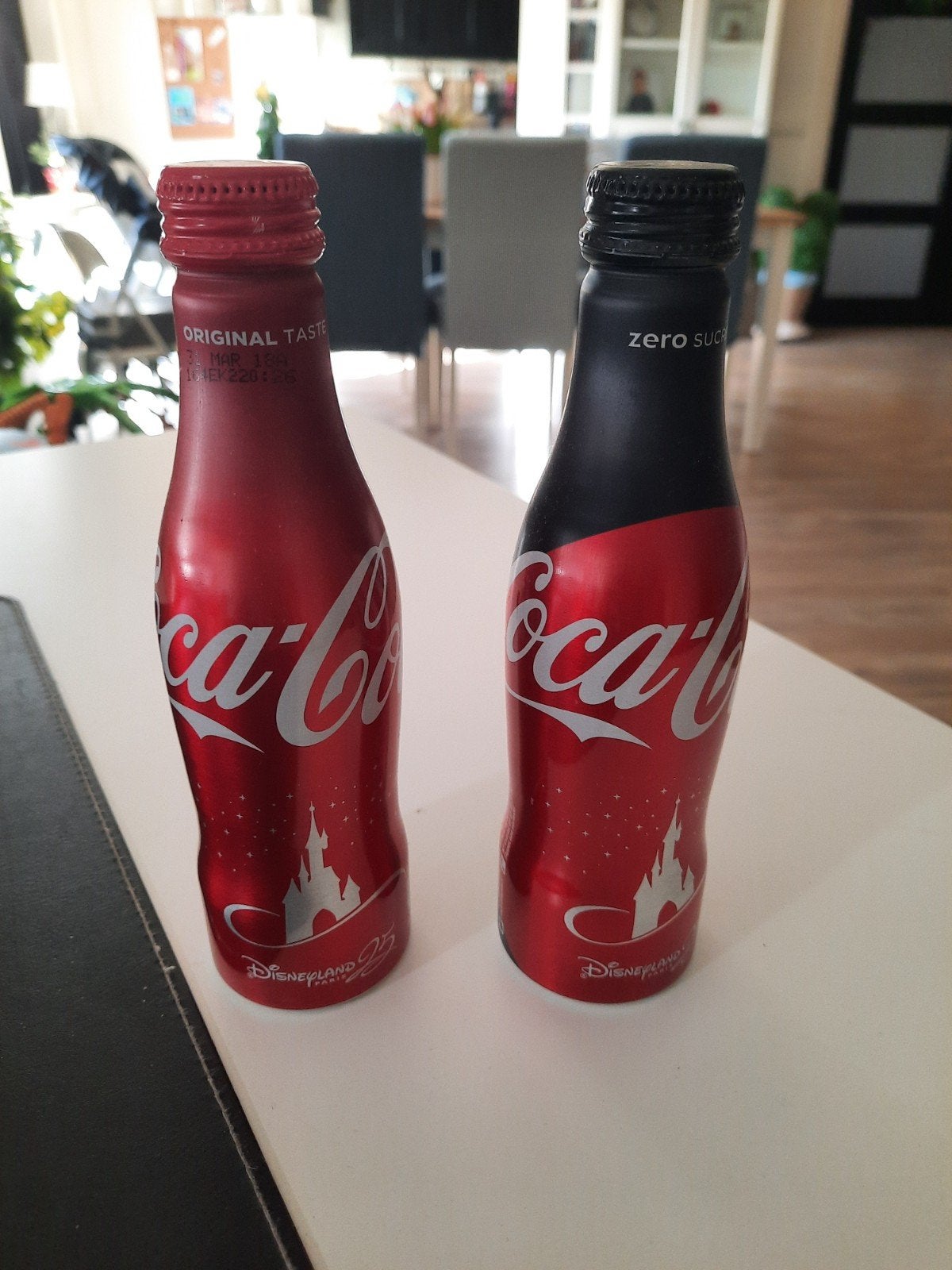 Disneyland Parijs 25 jaar Coca-Cola flesjes collectors item, Ophalen, Gebruiksvoorwerp