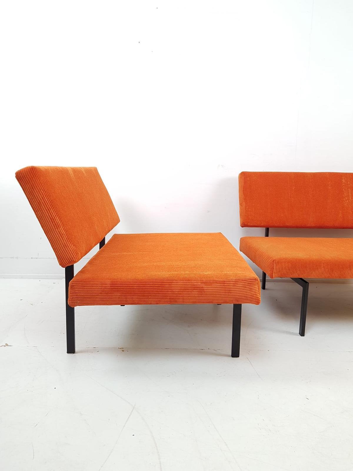 2 oranje love seats | Pastoe bankjes ribstof, Vintage design, Pastoe, ., 75 tot 100 cm