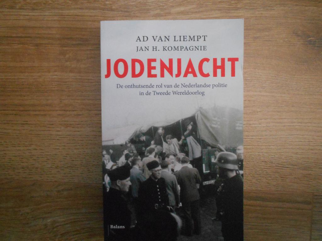 Ad van Liempt Jodenjacht, Ophalen of Verzenden, Tweede Wereldoorlog, Zo goed als nieuw, Overige onderwerpen