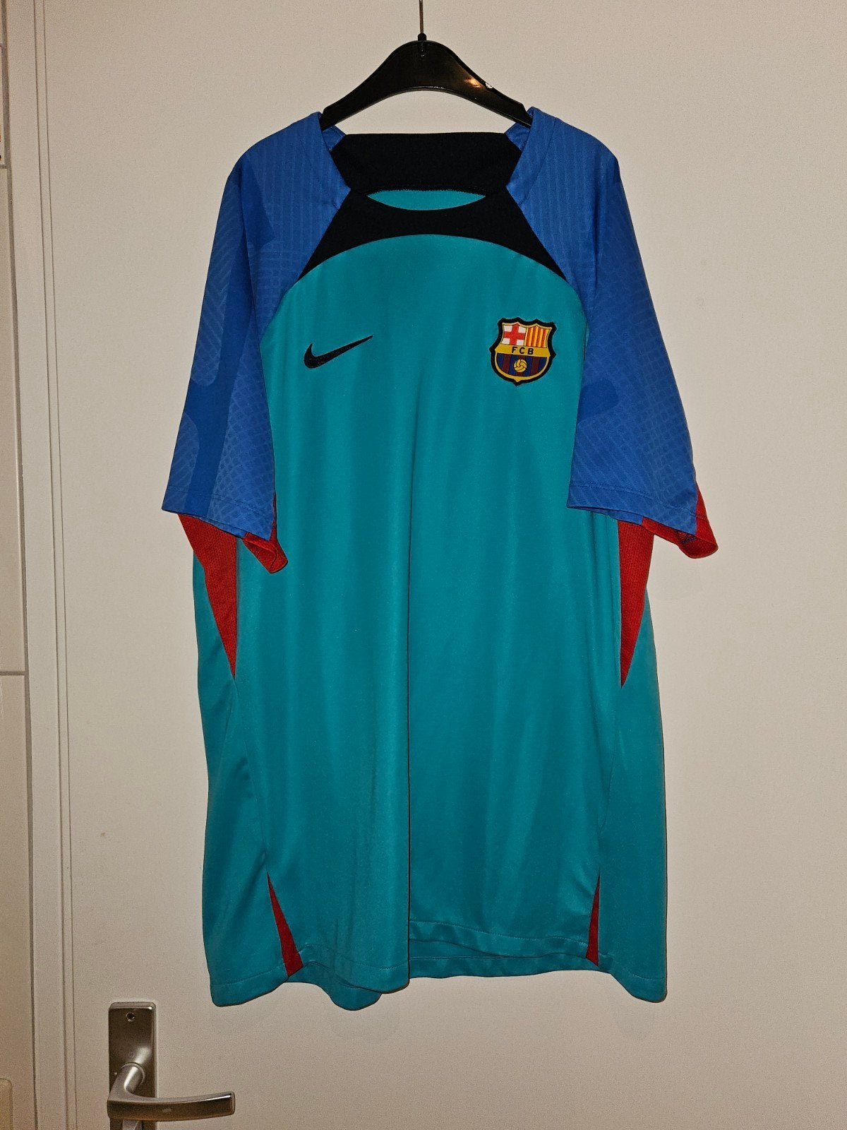 FC Barcelona Trainingsshirt MT L, Maat 52/54 (L), Nike, Zo goed als nieuw, Voetbal
