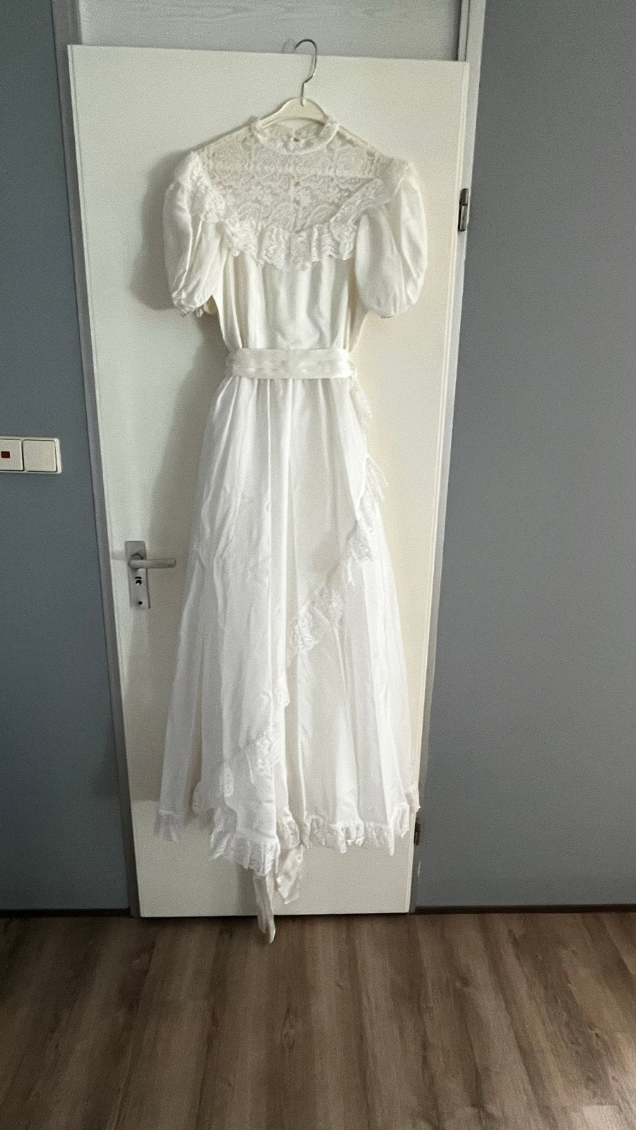 Vintage Trouwjurk Maat 42 - Klassiek Wit met Kant, Ophalen, Gedragen, Wit, Trouwjurk