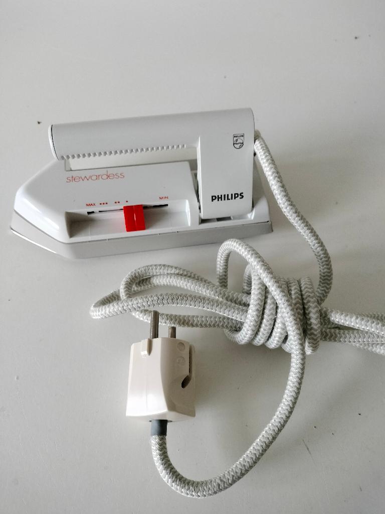Philips vakantie strijkijzer, Ophalen of Verzenden, Nieuw, Strijkijzer met snoer