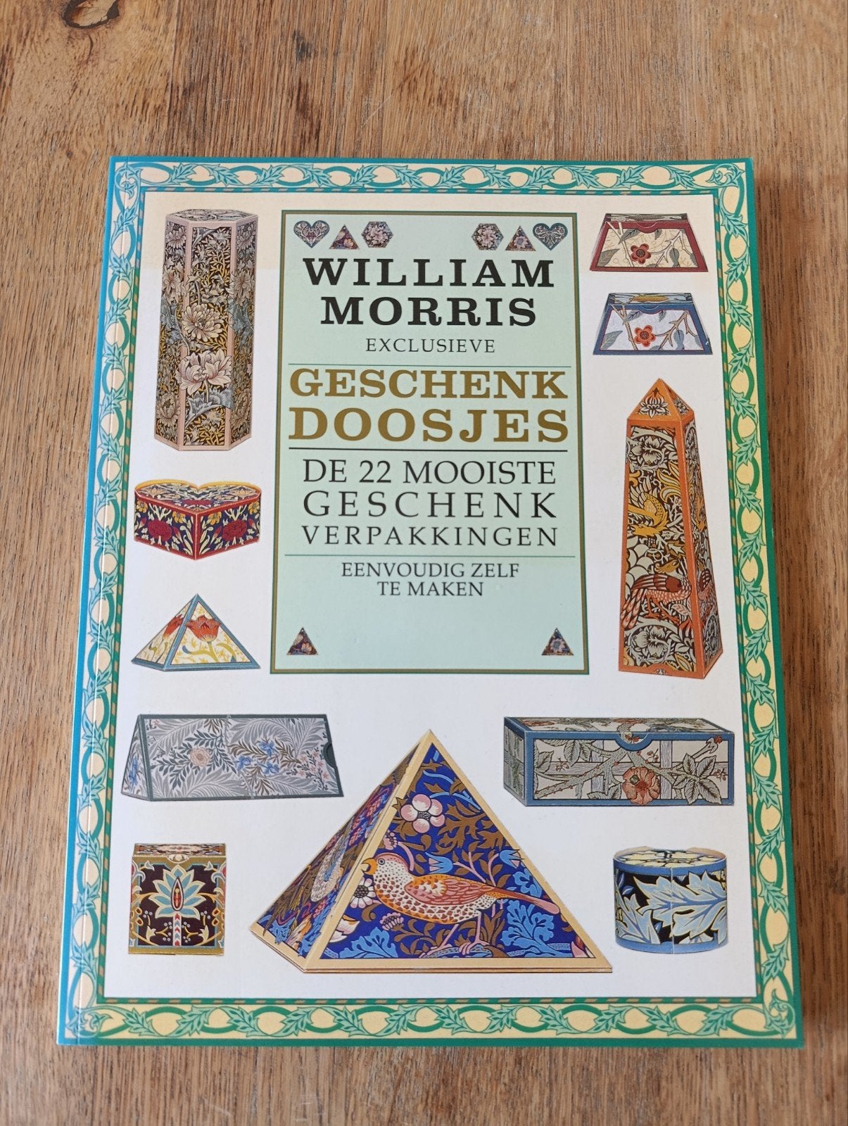 William Morris – Exclusieve Geschenkdoosjes, 22 bouwplaten, Ophalen of Verzenden, Zo goed als nieuw, Overige onderwerpen