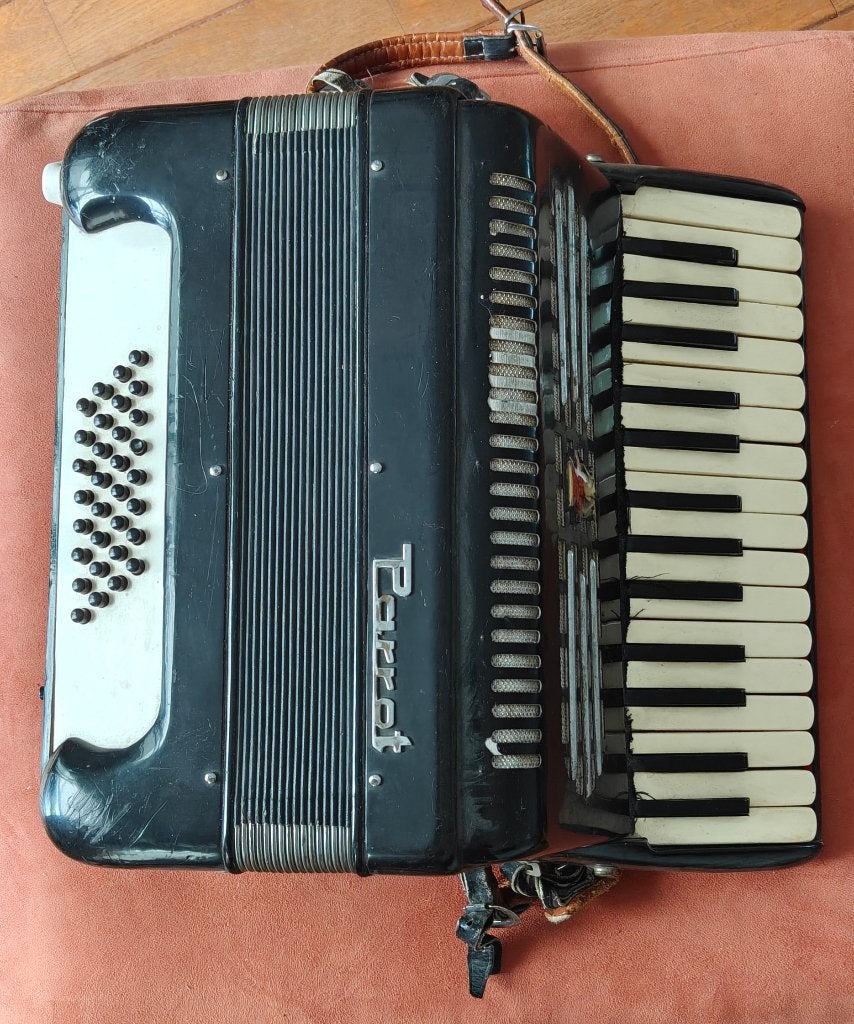 Accordion, Muziek en Instrumenten, Accordeons, Gebruikt, Met riemen, 32-bas, Toetsaccordeon