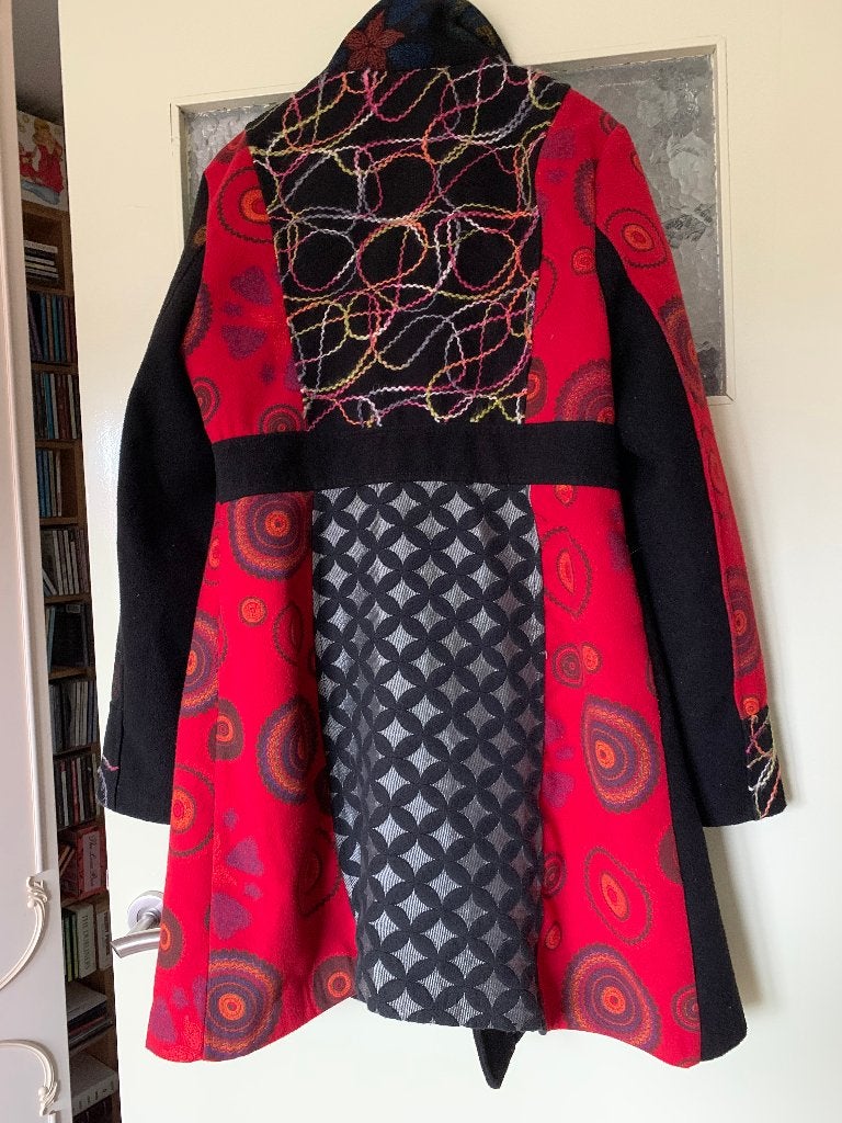 Unieke kleurrijke jas met borduursels, Maat 38/40 (M), Meerkleurig, Ophalen of Verzenden, Onbekend