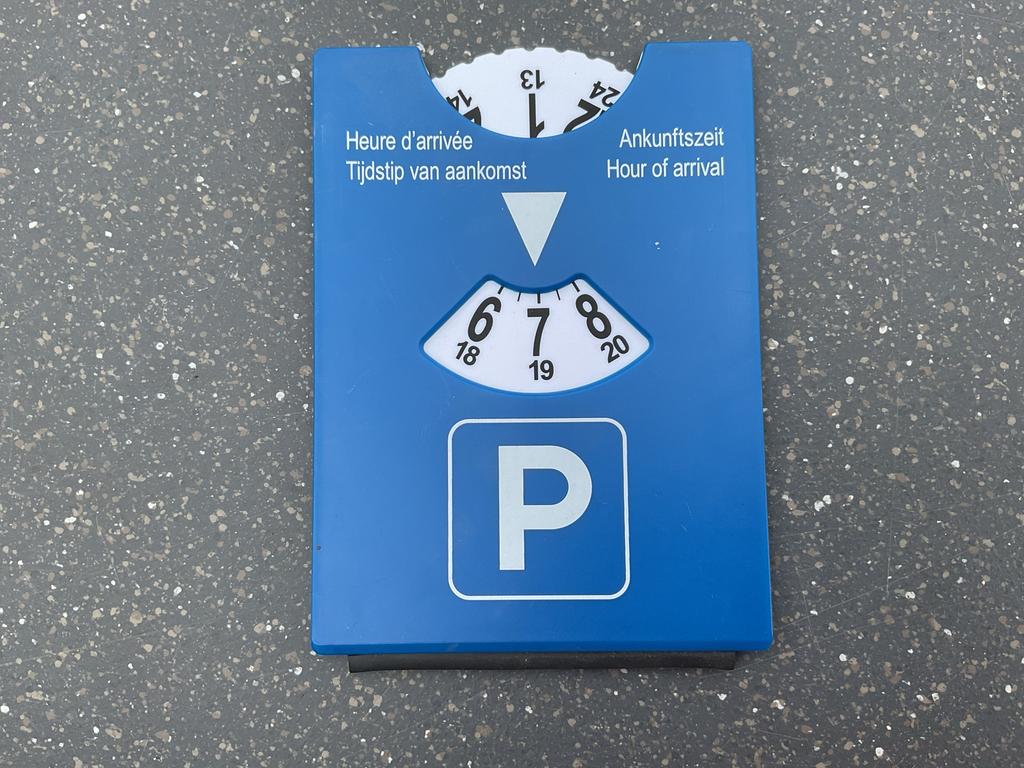 Parkeerschijf met aankomsttijd instelling, Auto diversen, Ophalen, Zo goed als nieuw