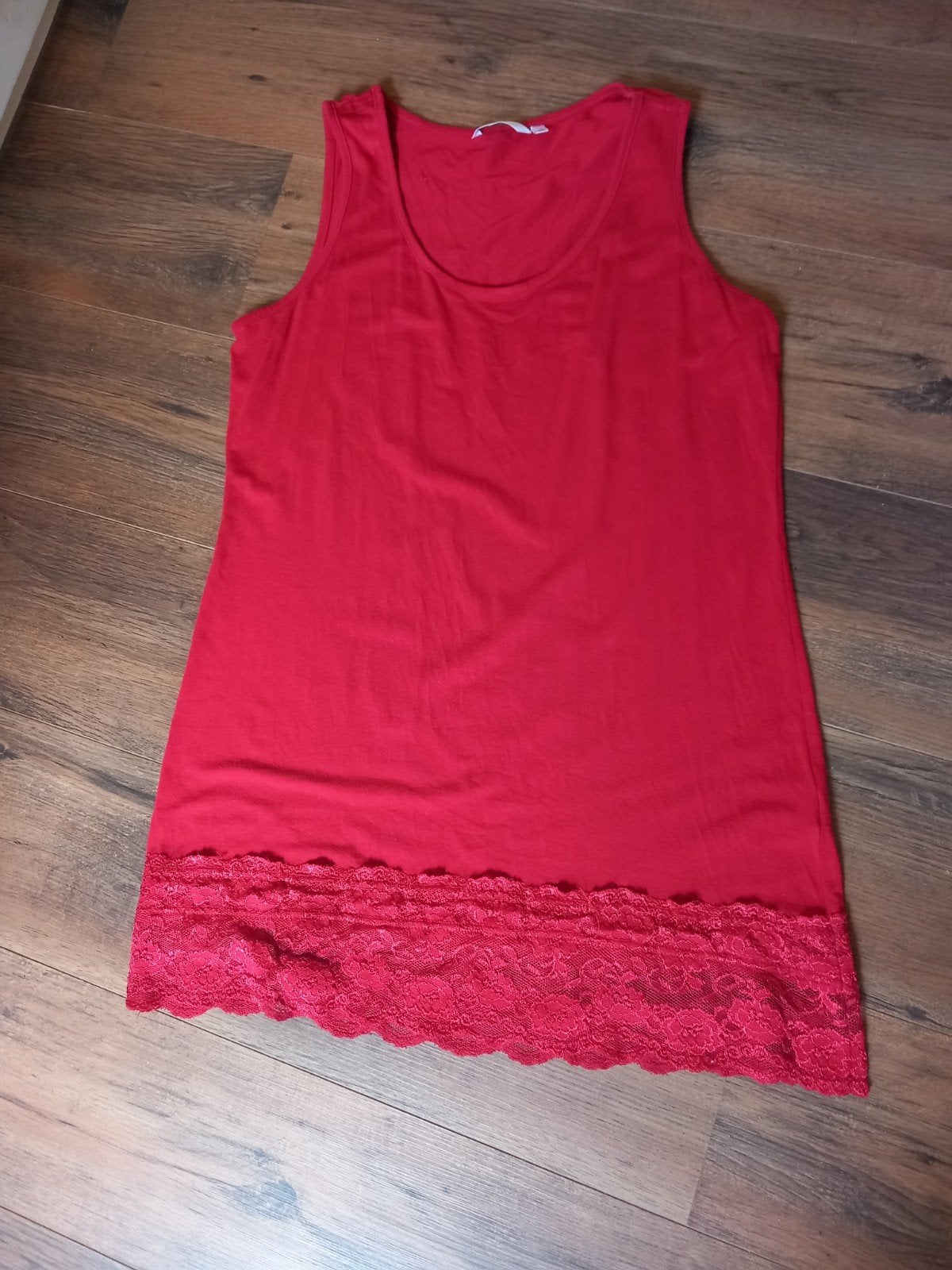 Rood hemdje met kant, maat XL, Kleding | Dames, Maat 42/44 (L), Ophalen of Verzenden, Zo goed als nieuw, Zonder mouw