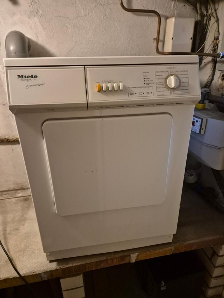 Miele Novotronic A Sommerwind wasdroger, Witgoed en Apparatuur, Wasdrogers, Gebruikt, Luchtafvoer, Voorlader, 6 tot 8 kg, 85 tot 90 cm