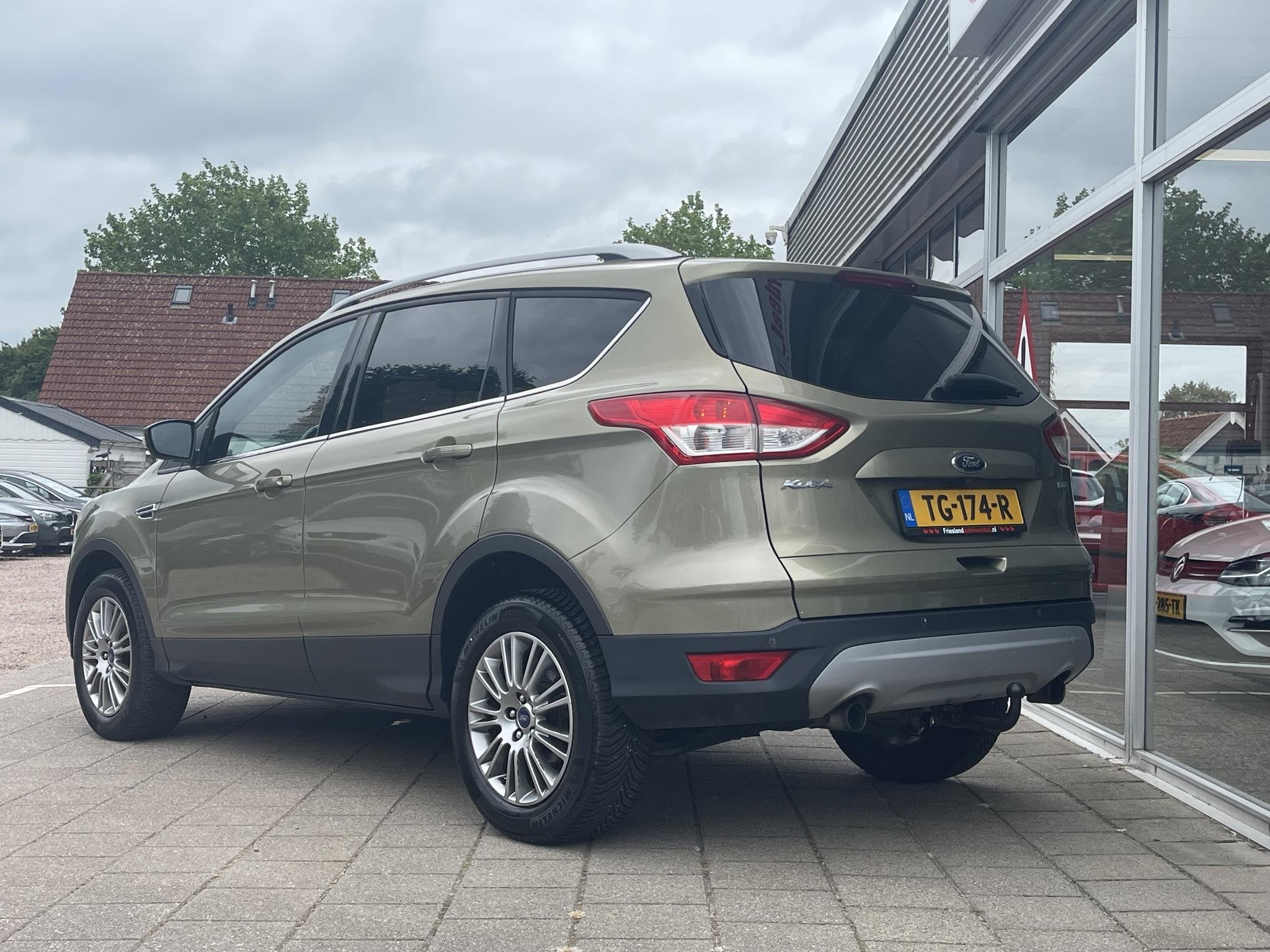 Ford Kuga 1.6 Titanium Plus 4WD /Automaat/Clima/Cruise/Navi/, Auto's, Ford, Euro 5, Gebruikt, 4 cilinders, Met garantie (alle)