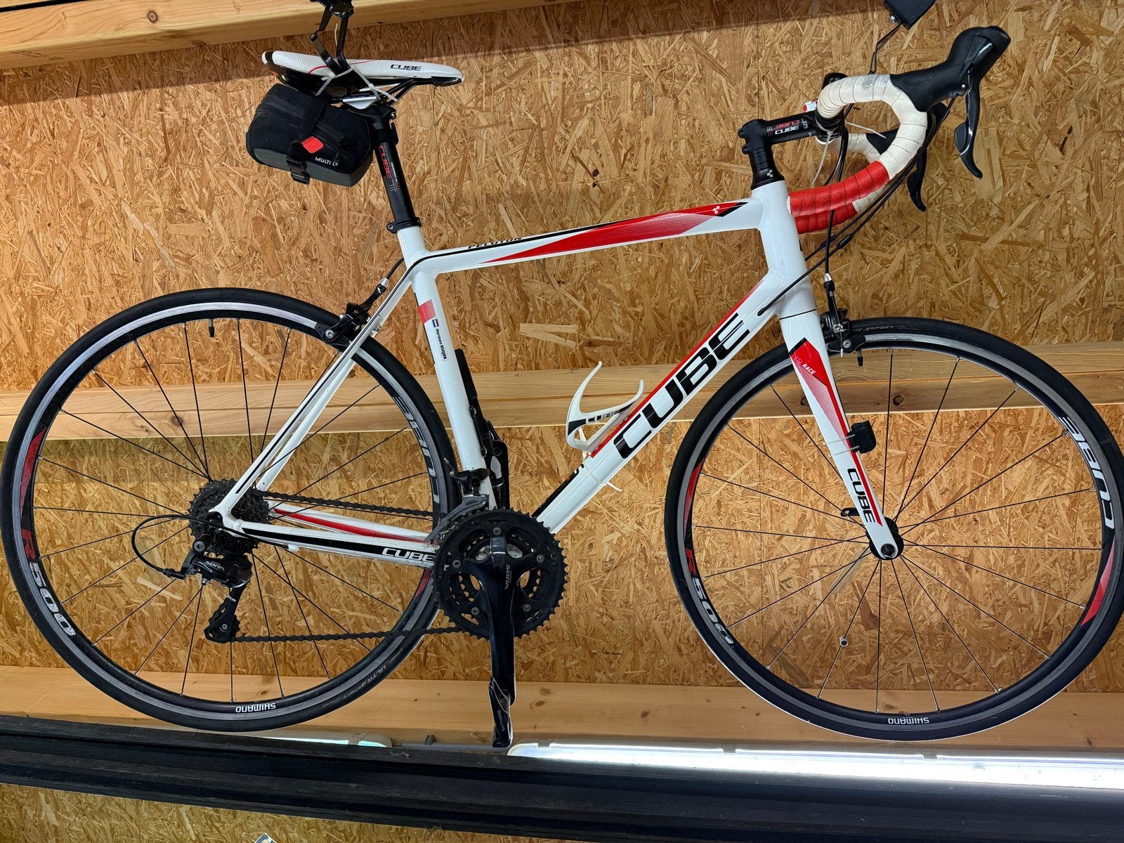 Cube racefiets, wit/rood, zo goed als nieuw, Fietsen en Brommers, 28 inch, Aluminium, Zo goed als nieuw, 57 tot 61 cm