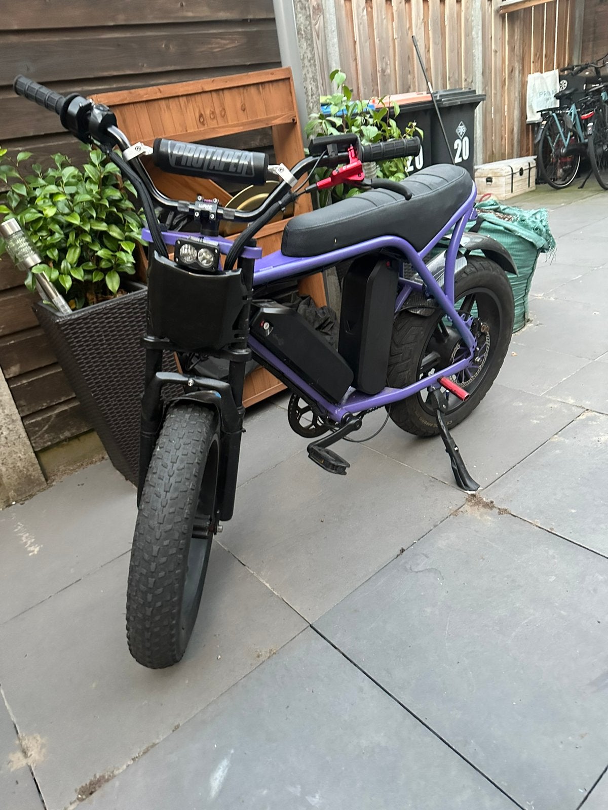 Custom v8 1.0 dubbel accu, Gebruikt, 59 cm of meer, 30 tot 50 km per accu, Ophalen