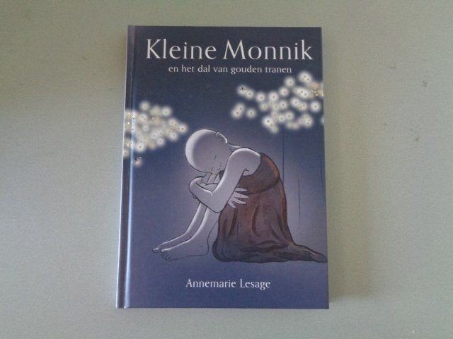 Kleine Monnik en het dal van gouden tranen -Annemarie Lesage, Maatschappij en Samenleving, Ophalen of Verzenden, Zo goed als nieuw