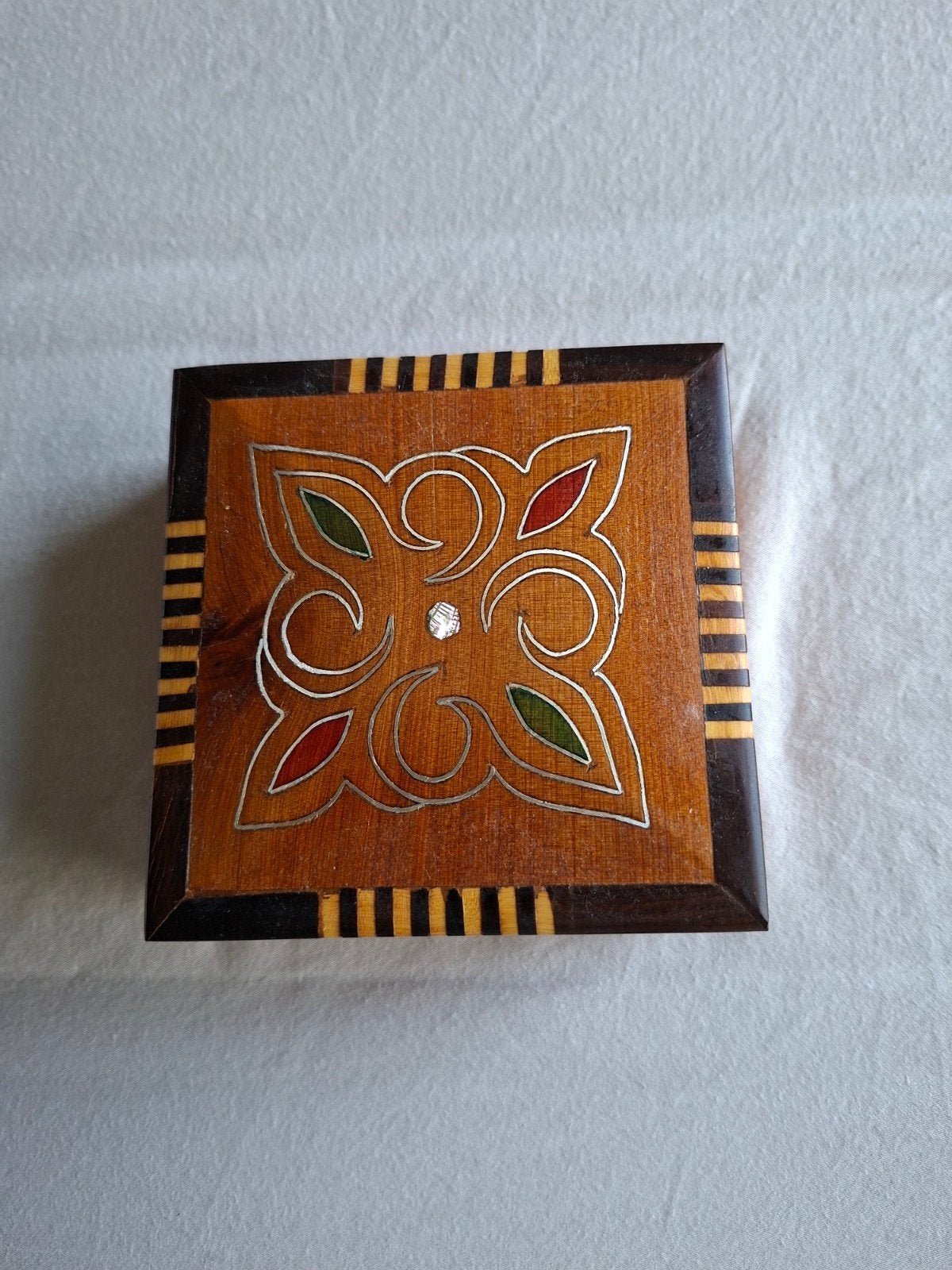 Houten sieradendoosje met ingelegd patroon, Ophalen of Verzenden