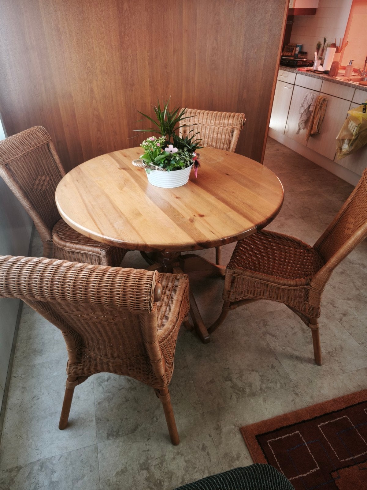 Round table and bamboo chairs, Ophalen, Rond, Zo goed als nieuw, 100 tot 150 cm