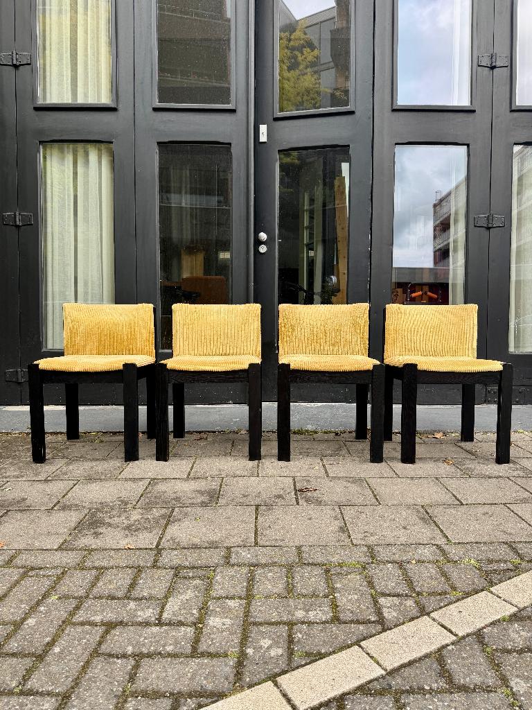 Midcentury corduroy eetkamerstoelen, vintage design stoelen