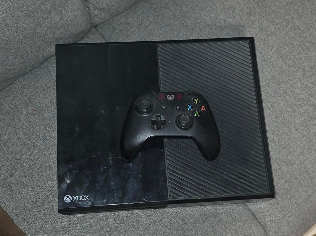 Xbox One Console met Controller - Goede Staat, Spelcomputers en Games, Games | Xbox One, Gebruikt, 1 speler, Vanaf 3 jaar, Ophalen