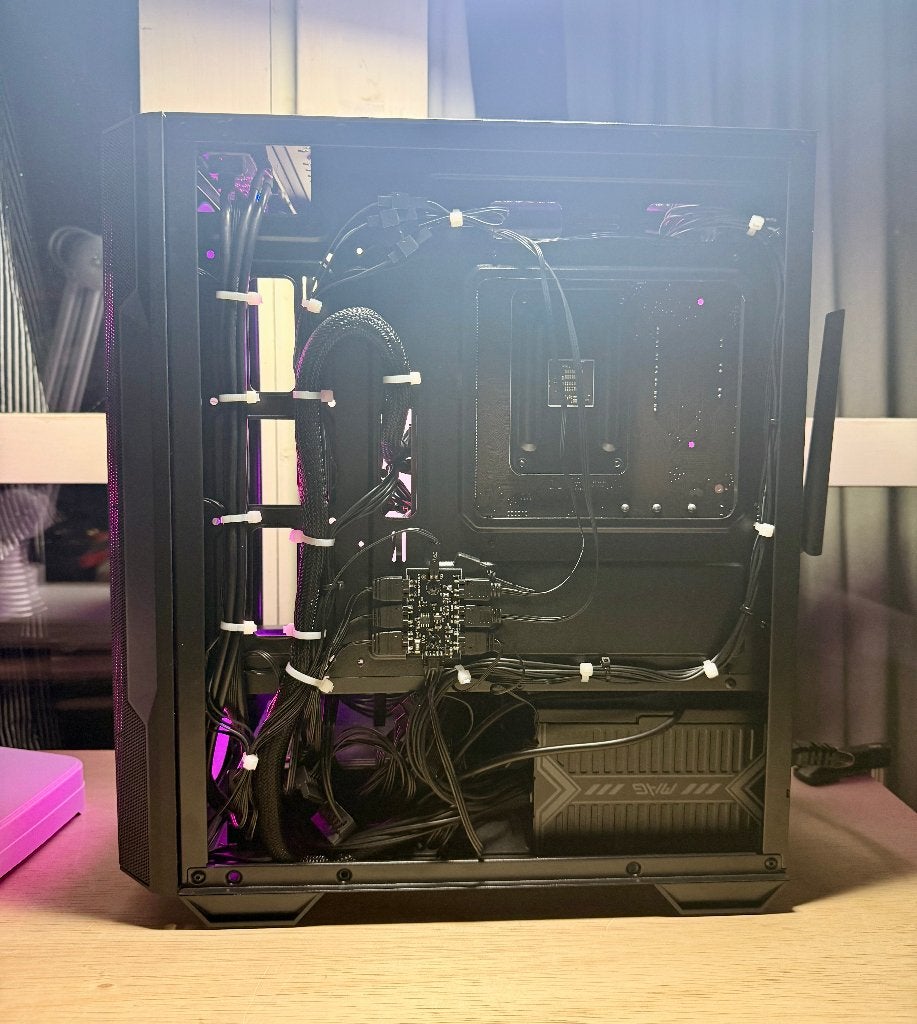 Foto 3 van Gaming PC |Ryzen 7 5700X|RTX 5060|32GB|1TB NVMe| 4 mnd oud