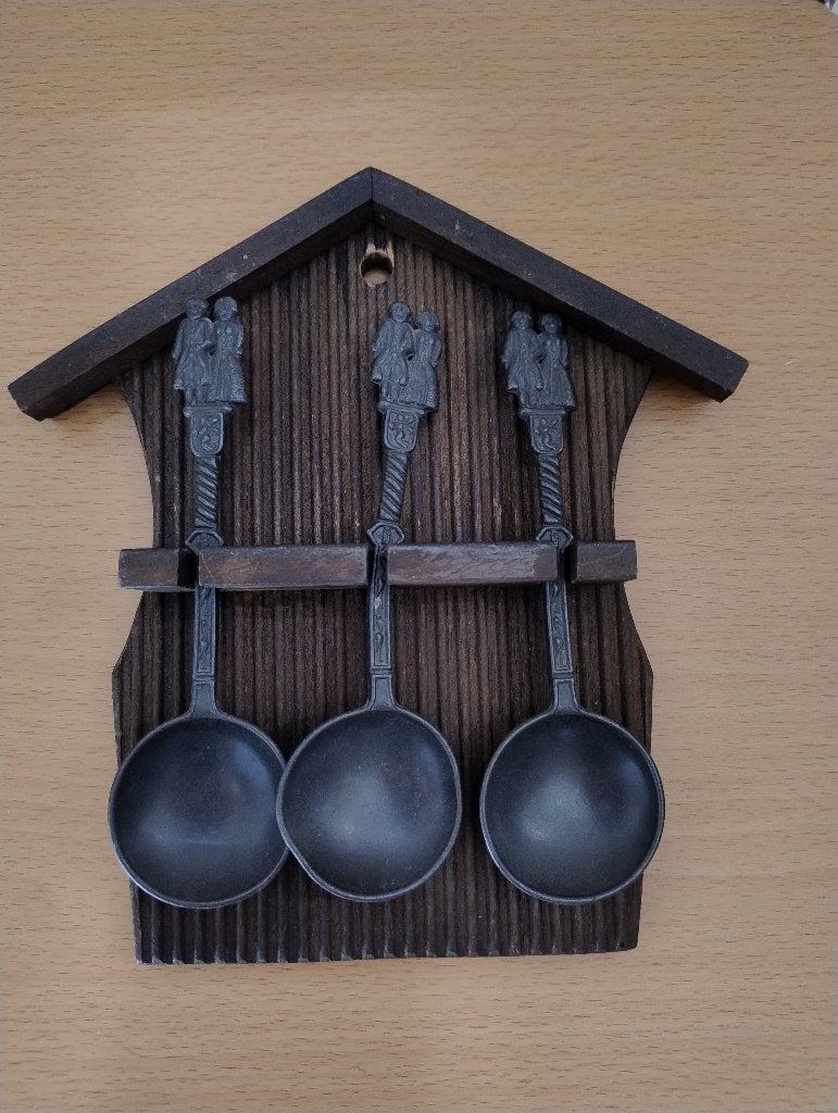 3 tinnen bruidslepels inclusief houten wandrekje, Ophalen of Verzenden