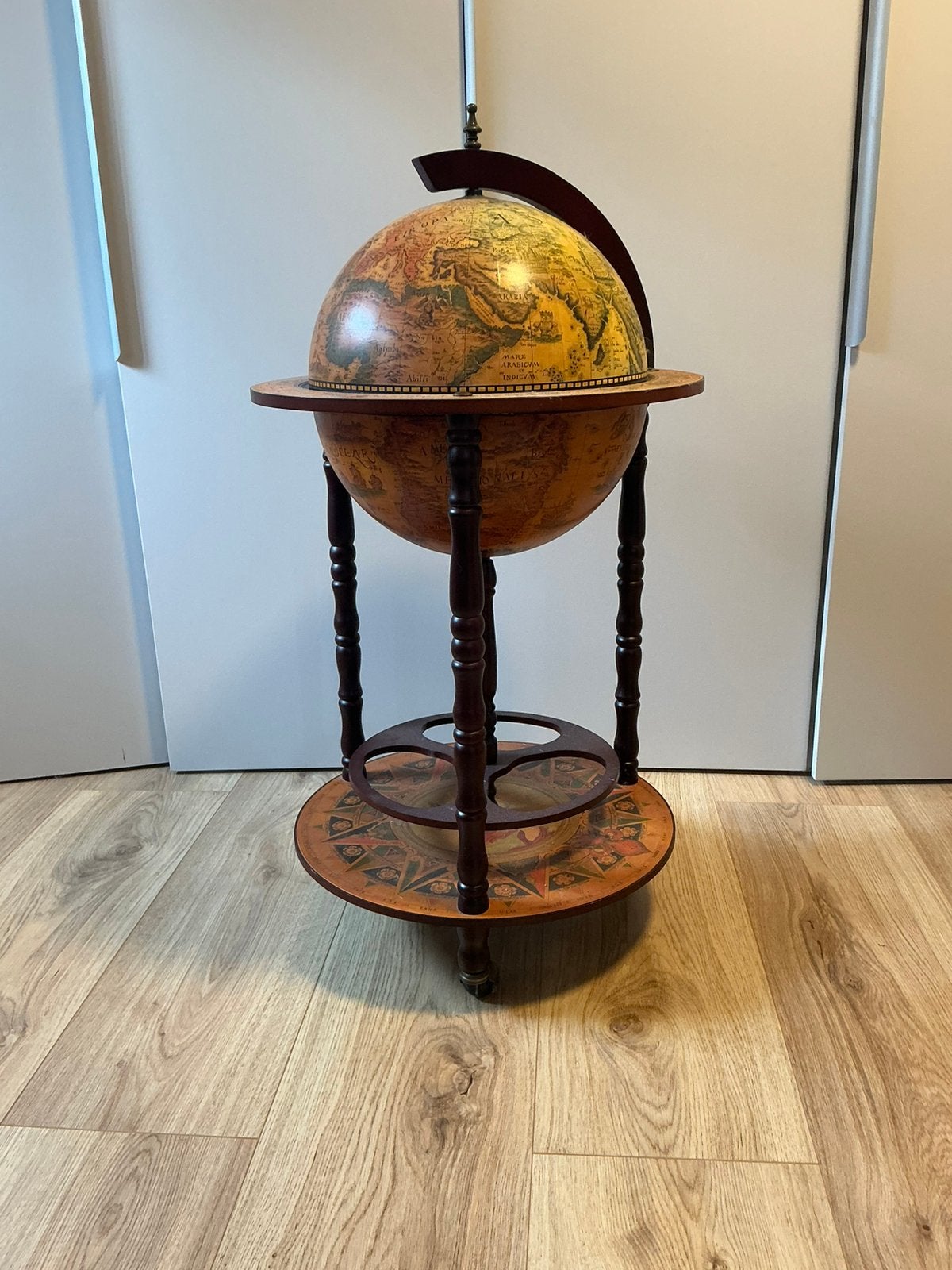 Antieke Globe Drankenkastje op Wieltjes, Ophalen, Gebruikt