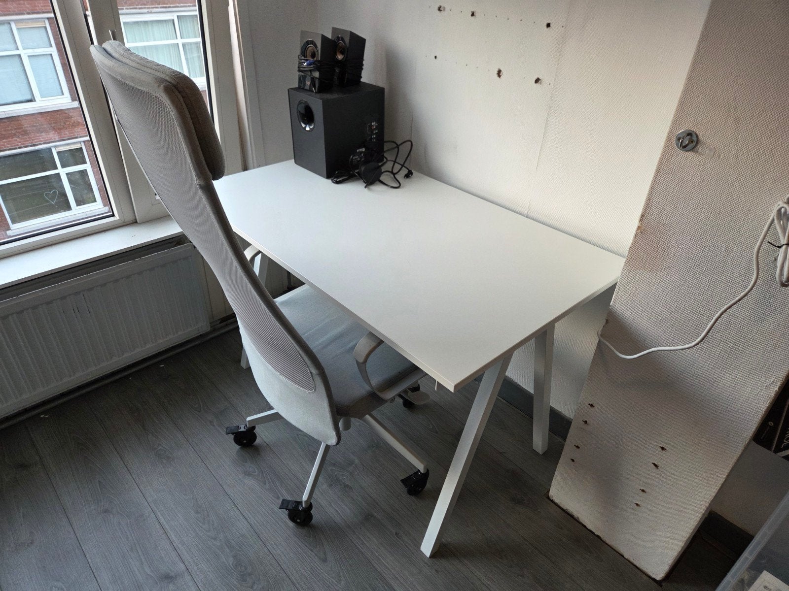 Ikea Bureau en Stoel in nieuwstaat., Ophalen, Wit, Bureaustoel, Ergonomisch