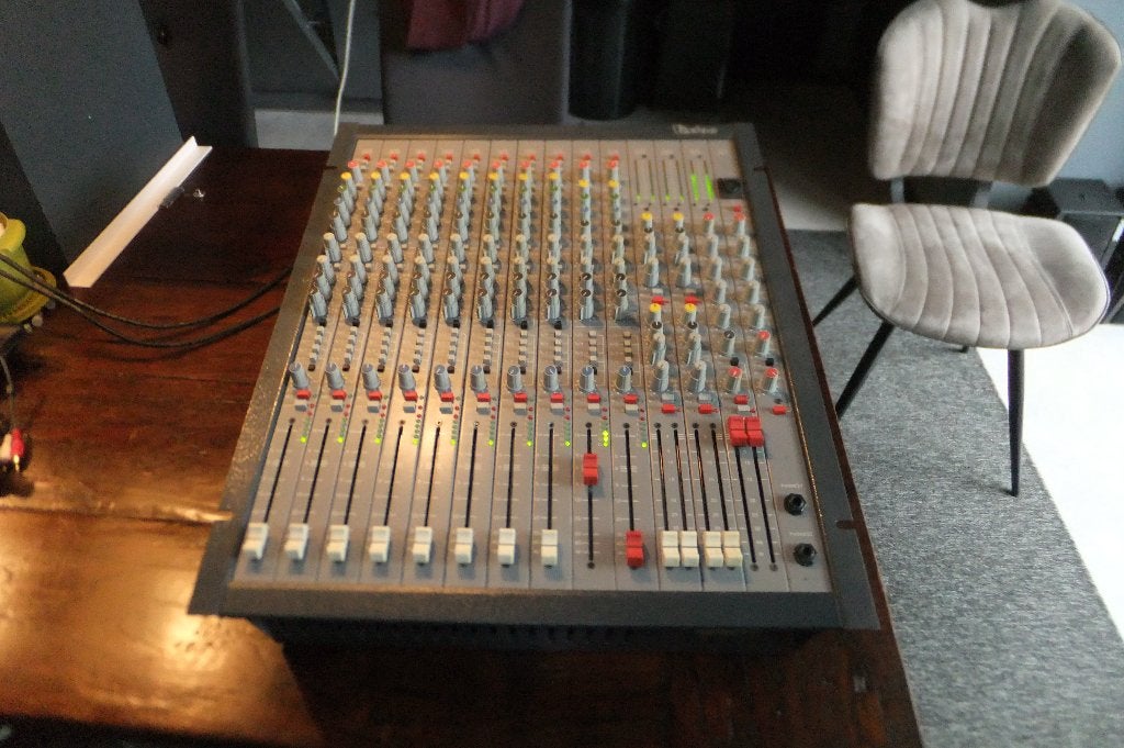 D&R Vision P.A. mixer, Muziek en Instrumenten, Mengpanelen, Ophalen, Gebruikt, 10 tot 20 kanalen, Microfooningang
