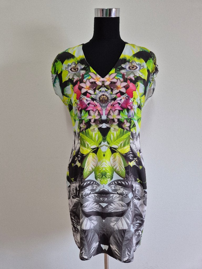 J12 - Fleurige Marc Cain zijden jurk maat 3=M (1), Kleding | Dames, Jurken, Ophalen of Verzenden, Zo goed als nieuw, Maat 38/40 (M)