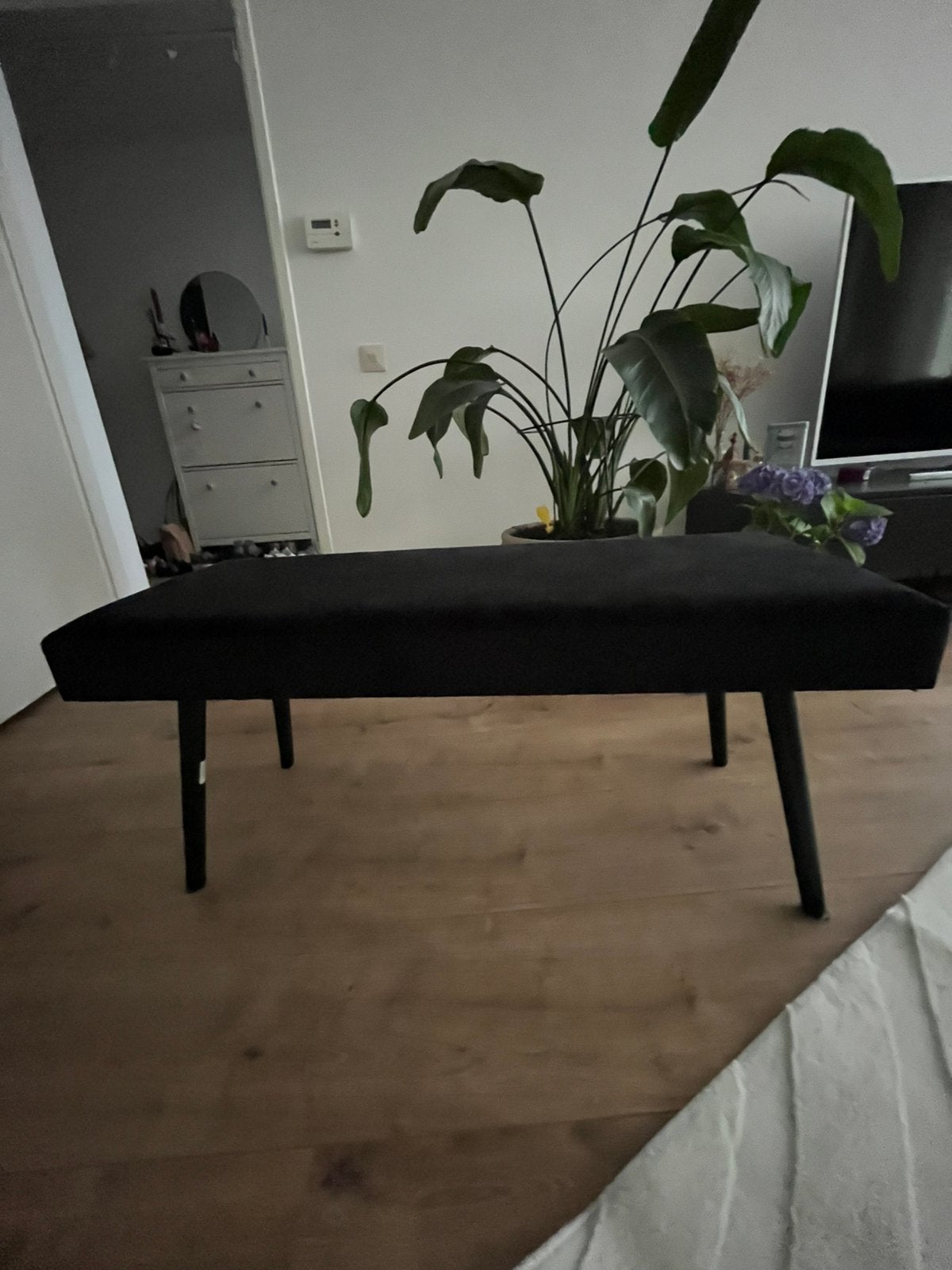 Fluweel zwart Gang/salon/ slaapkamer bankje €15,00, Minder dan 50 cm, Nieuw, Ophalen of Verzenden, Stof