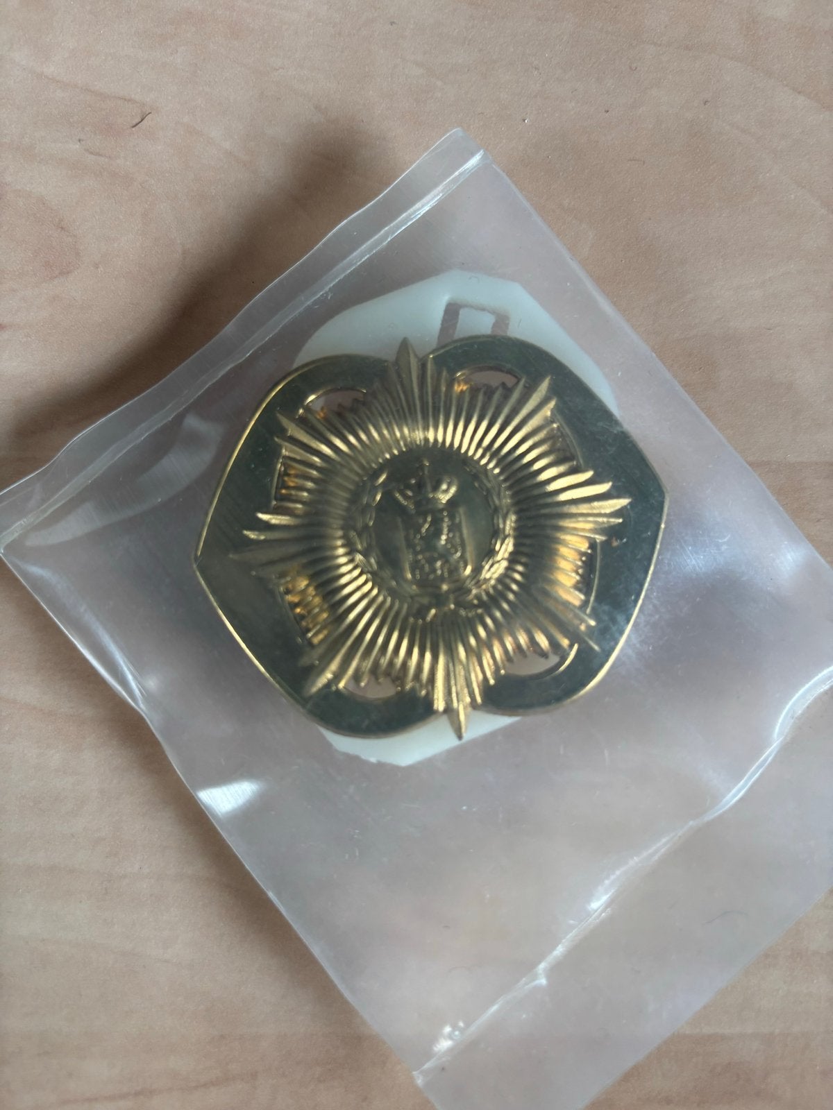 Baretembleem Van Heutsz Luchtmobiel Nieuw in Verpakking, Verzenden, Landmacht, Nederland, Embleem of Badge