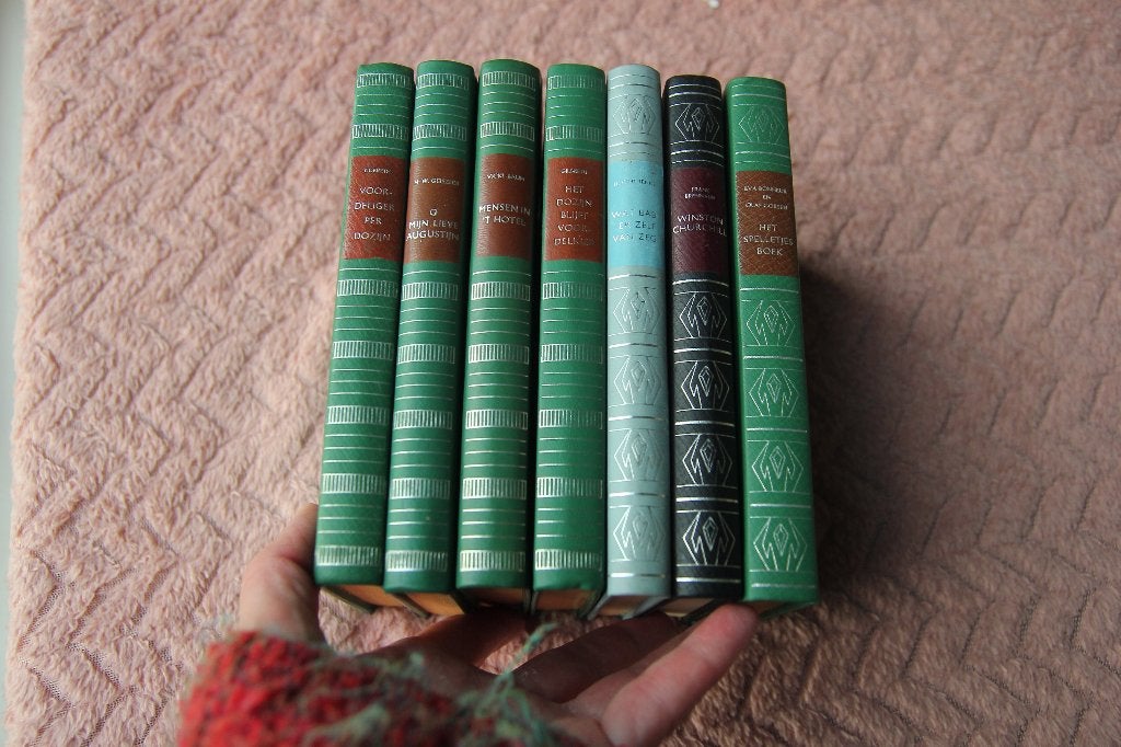 7 boeken Nederlandse boekenclub, Ophalen of Verzenden, Gelezen