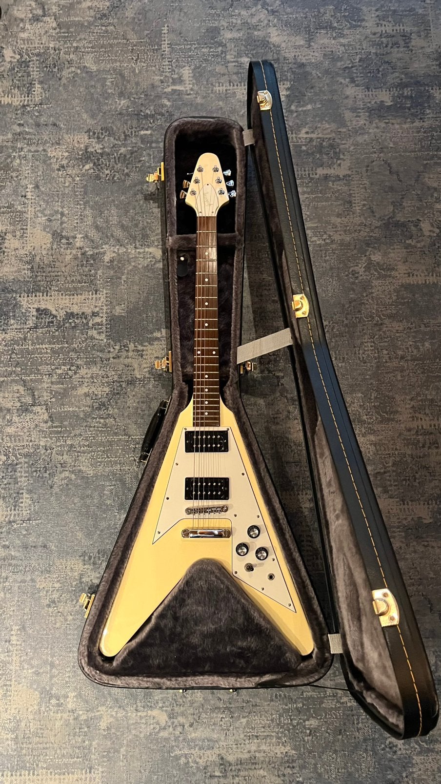 Tokai James Hetfield Flying V Classic White met koffer, Muziek en Instrumenten, Ophalen, Zo goed als nieuw, Solid body, Overige merken
