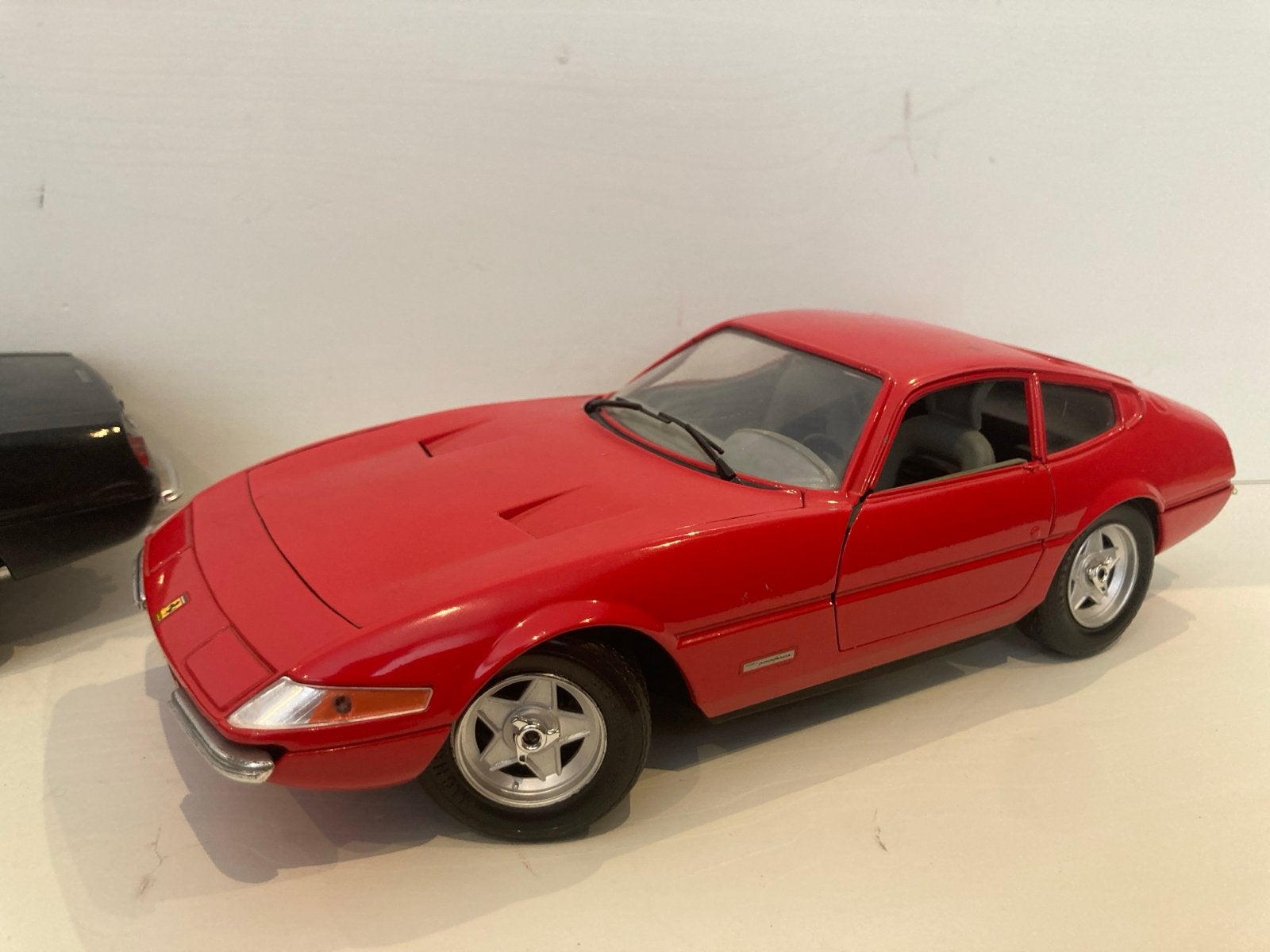 112 Ferrari Daytona 365: Rood Coupé GTB 4, Ophalen of Verzenden, Zo goed als nieuw, Auto, Overige merken