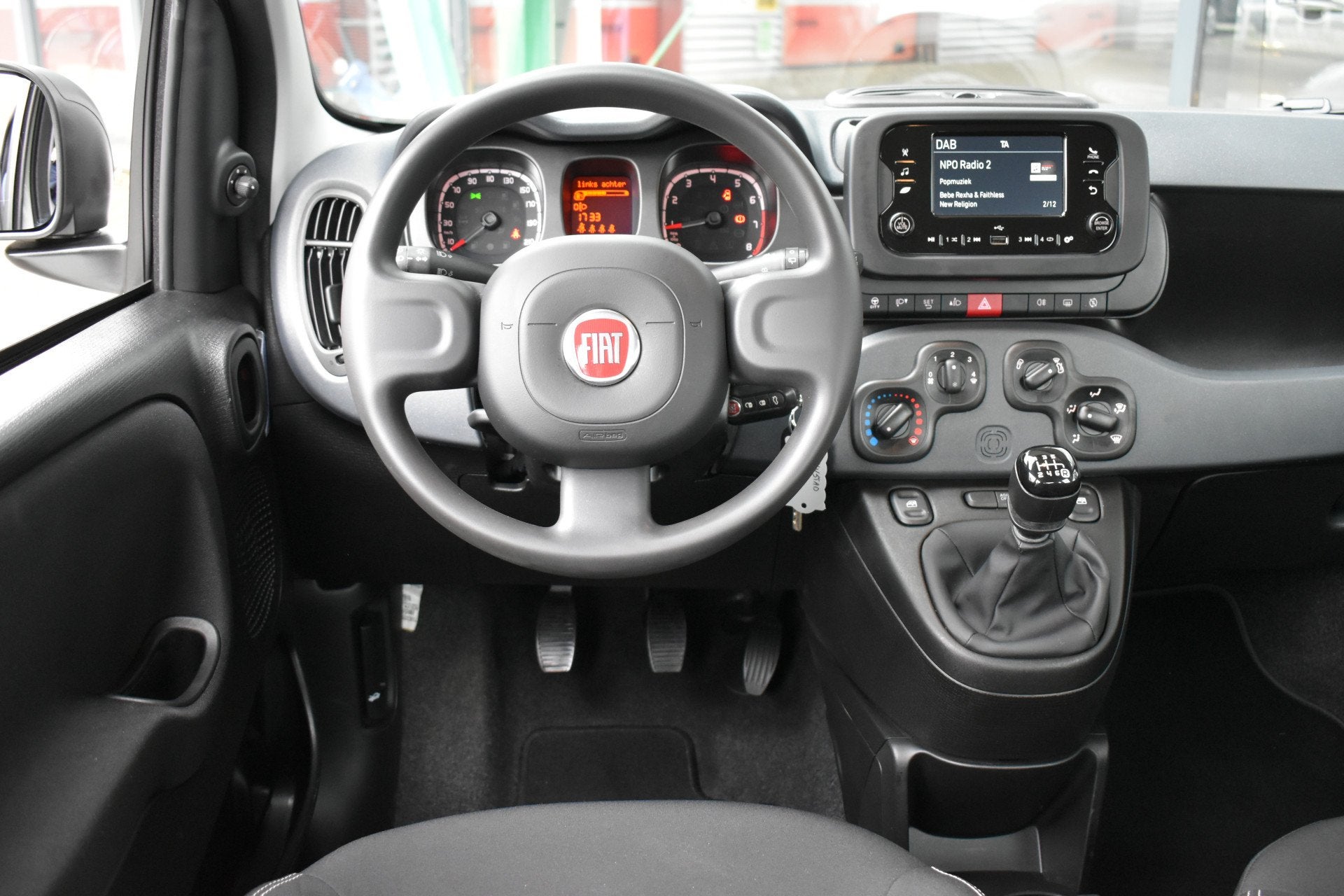 Fiat Panda 1.0 Hybrid Pandina Handgeschakeld 70pk | Airco |, Auto's, 12 maanden, Stof, Panda, 4 stoelen