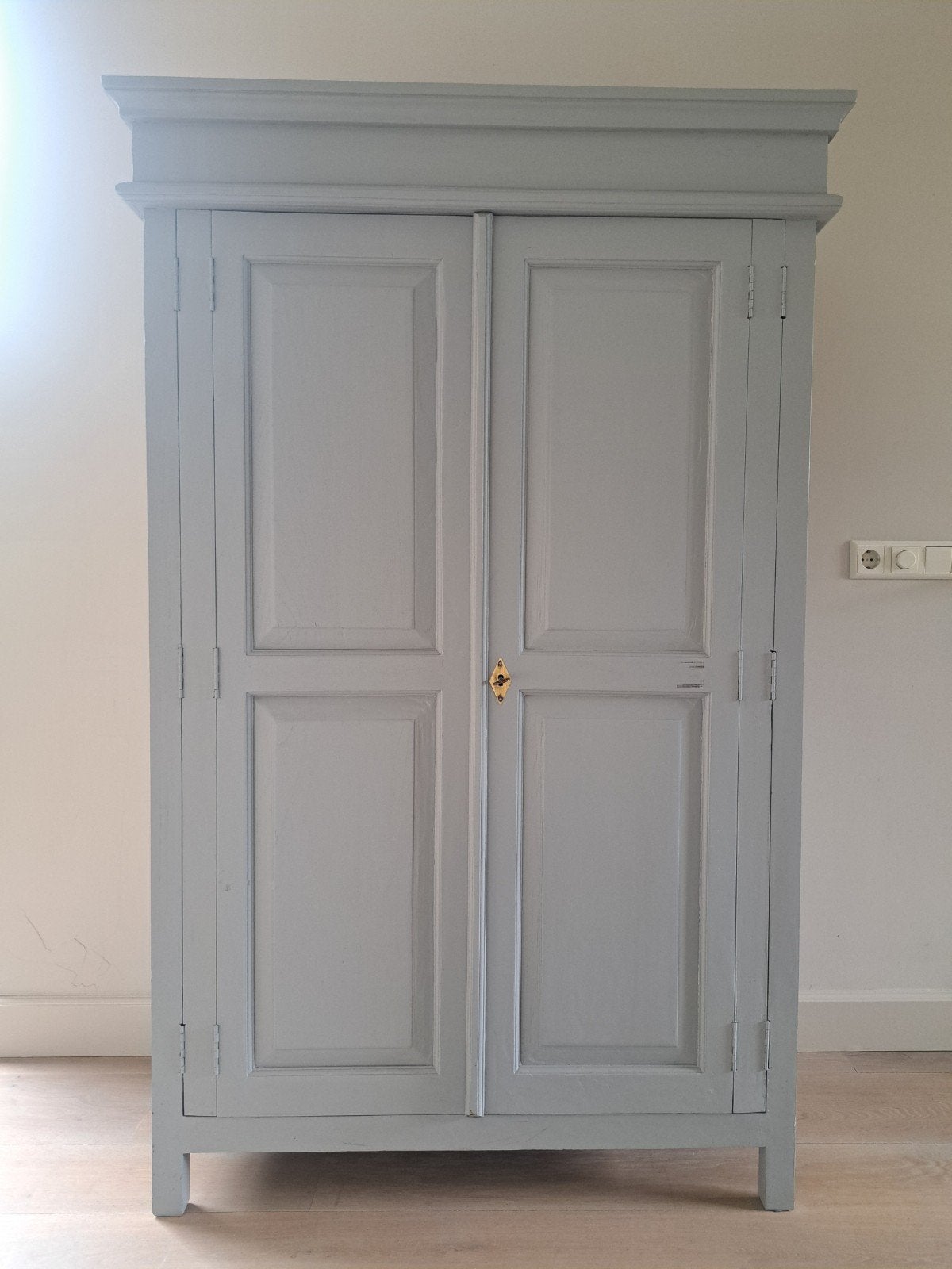 Landelijke eiken kast met verlichting, Ophalen, 100 tot 150 cm, Eikenhout, Landelijke