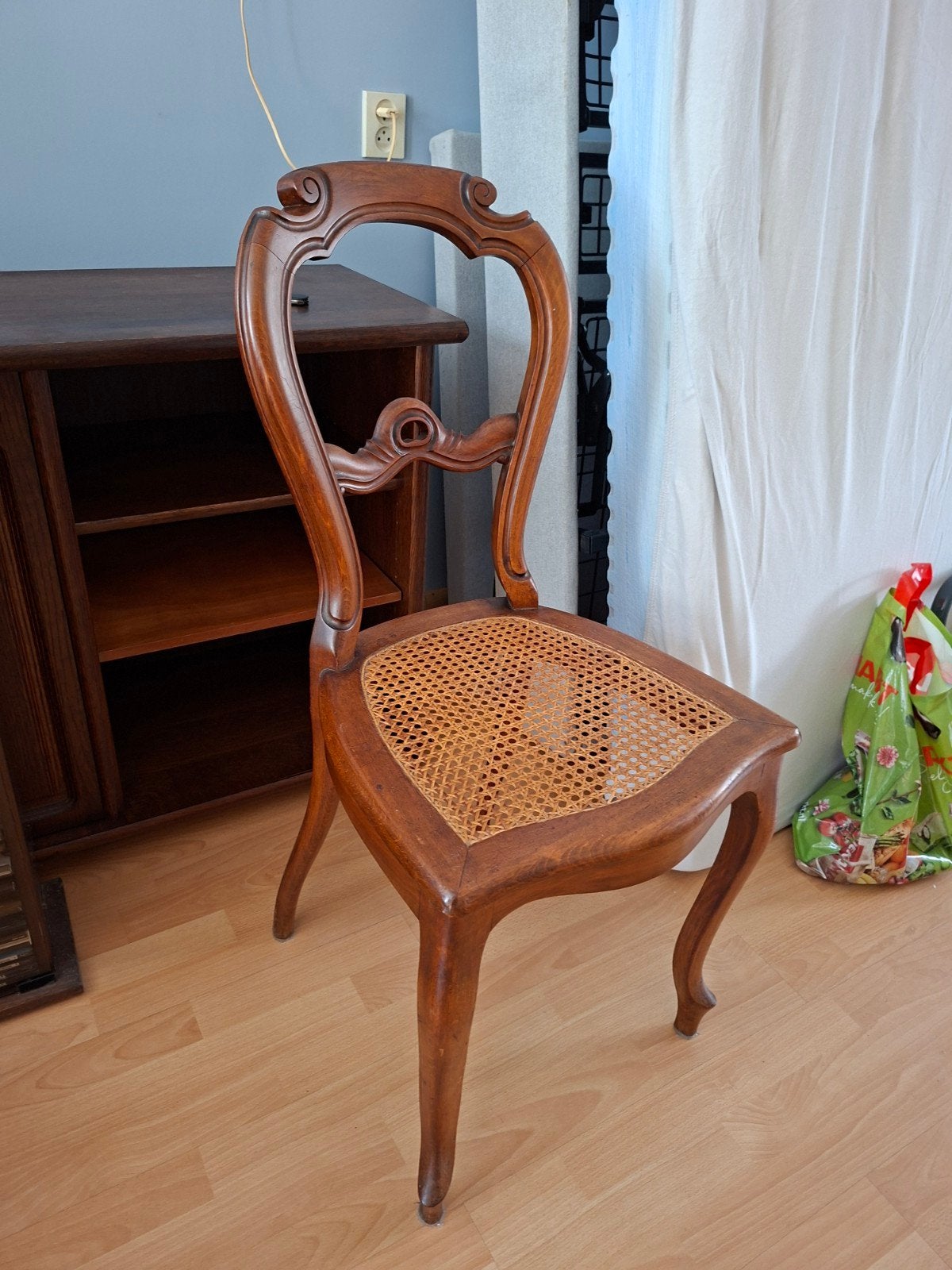 Antieke houten stoel met rieten zitting, Antiek en Kunst, Antiek | Meubels | Stoelen en Banken, Ophalen