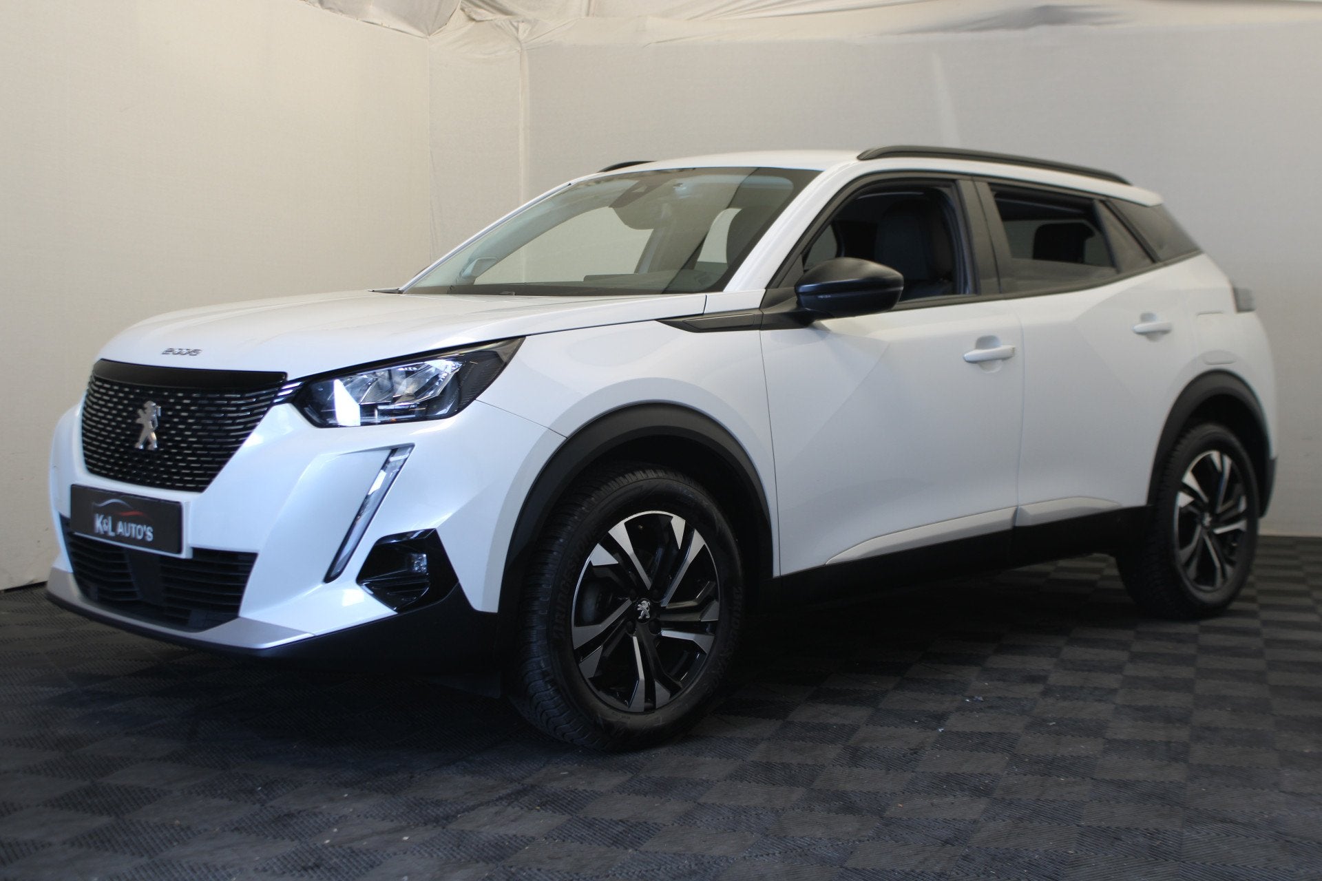 Peugeot 2008 1.2 PureTech Blue Lease Allure |Navi|Camera|, Auto's, Peugeot, Voorwielaandrijving, Gebruikt, 1199 cc, Leder en Stof