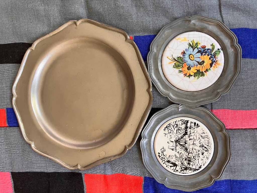 3 Kleine tinnen bordjes, Ophalen of Verzenden