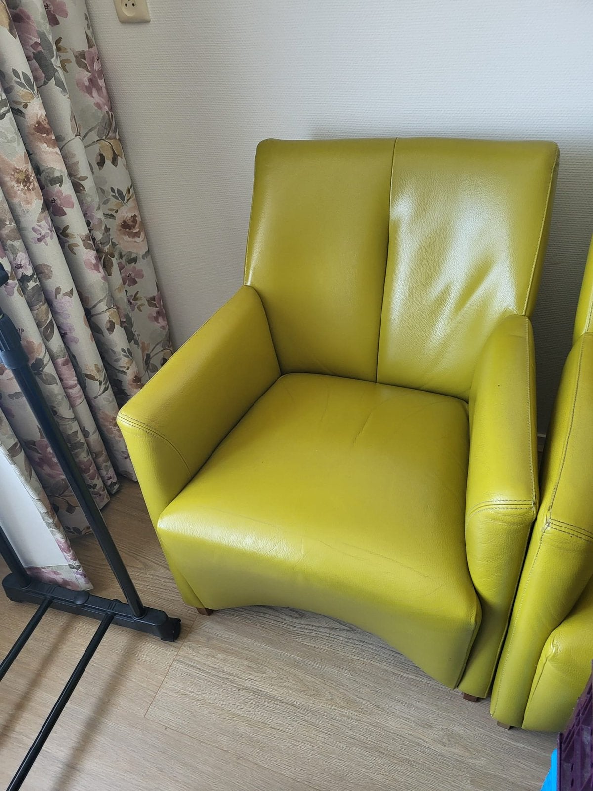 Grasgroene lederen fauteuils en footstool, Ophalen, Gebruikt, 50 tot 75 cm, Leer