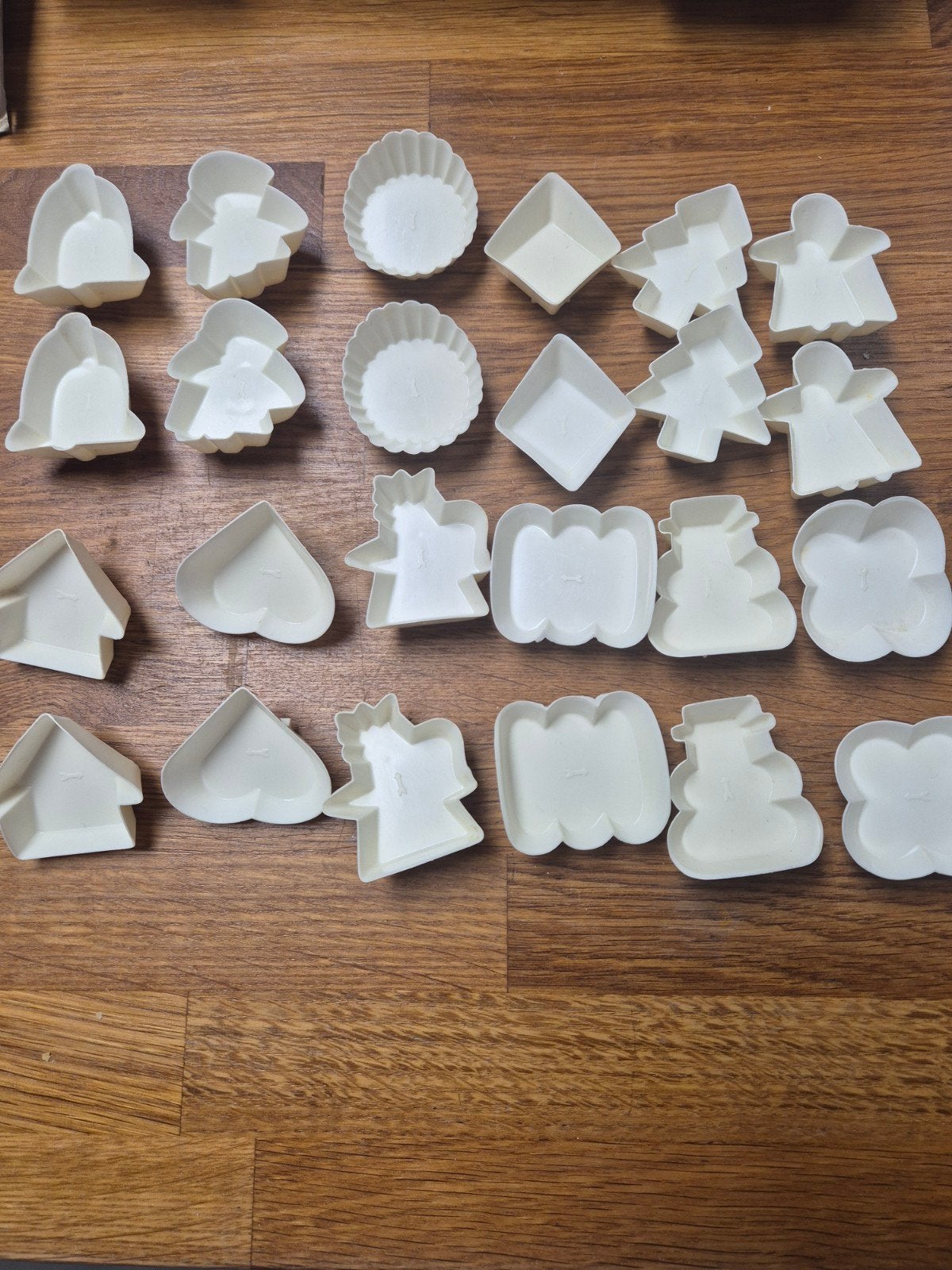 Deegroller met 24 uitsteekvormpjes voor koekjes, Kunststof, Ophalen of Verzenden, Wit, Overige merken