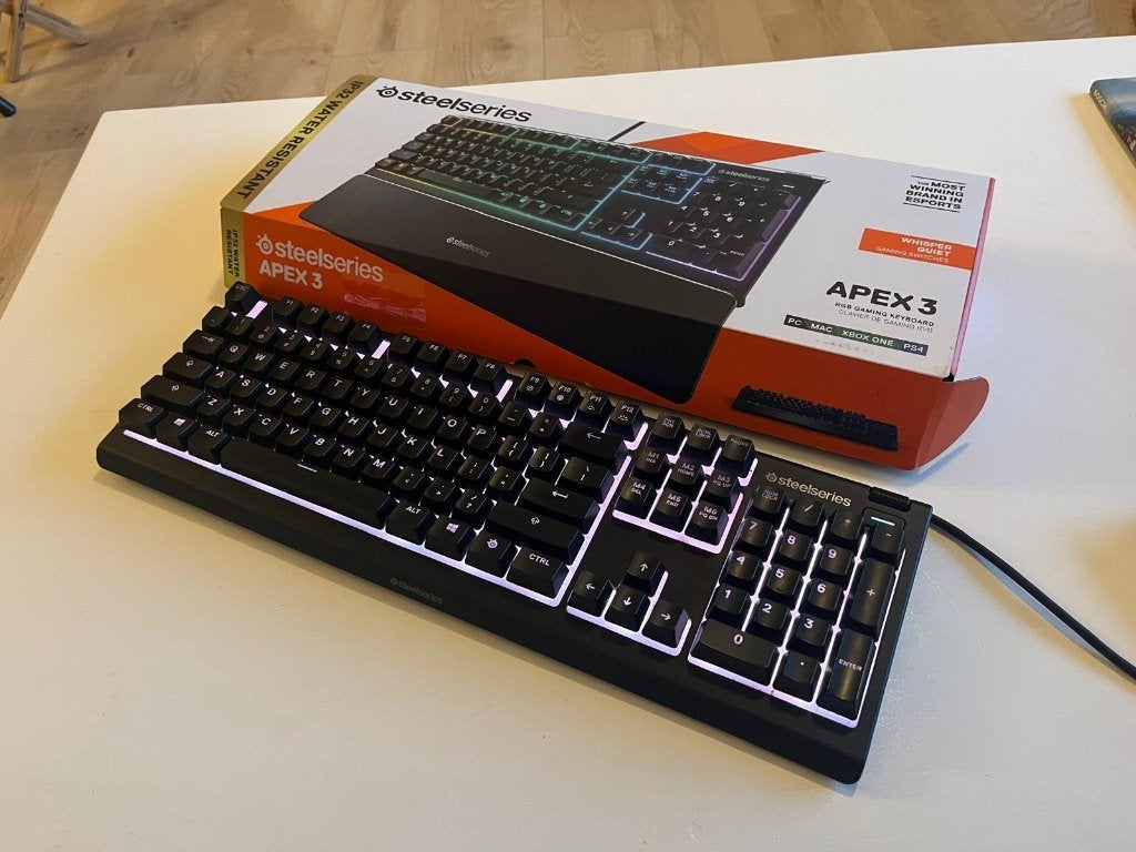 Steelseries APEX 3 Toetsenbord ideaal voor Gamen, Computers en Software, Toetsenborden, Gebruikt, Verlichte toetsen, Ophalen of Verzenden