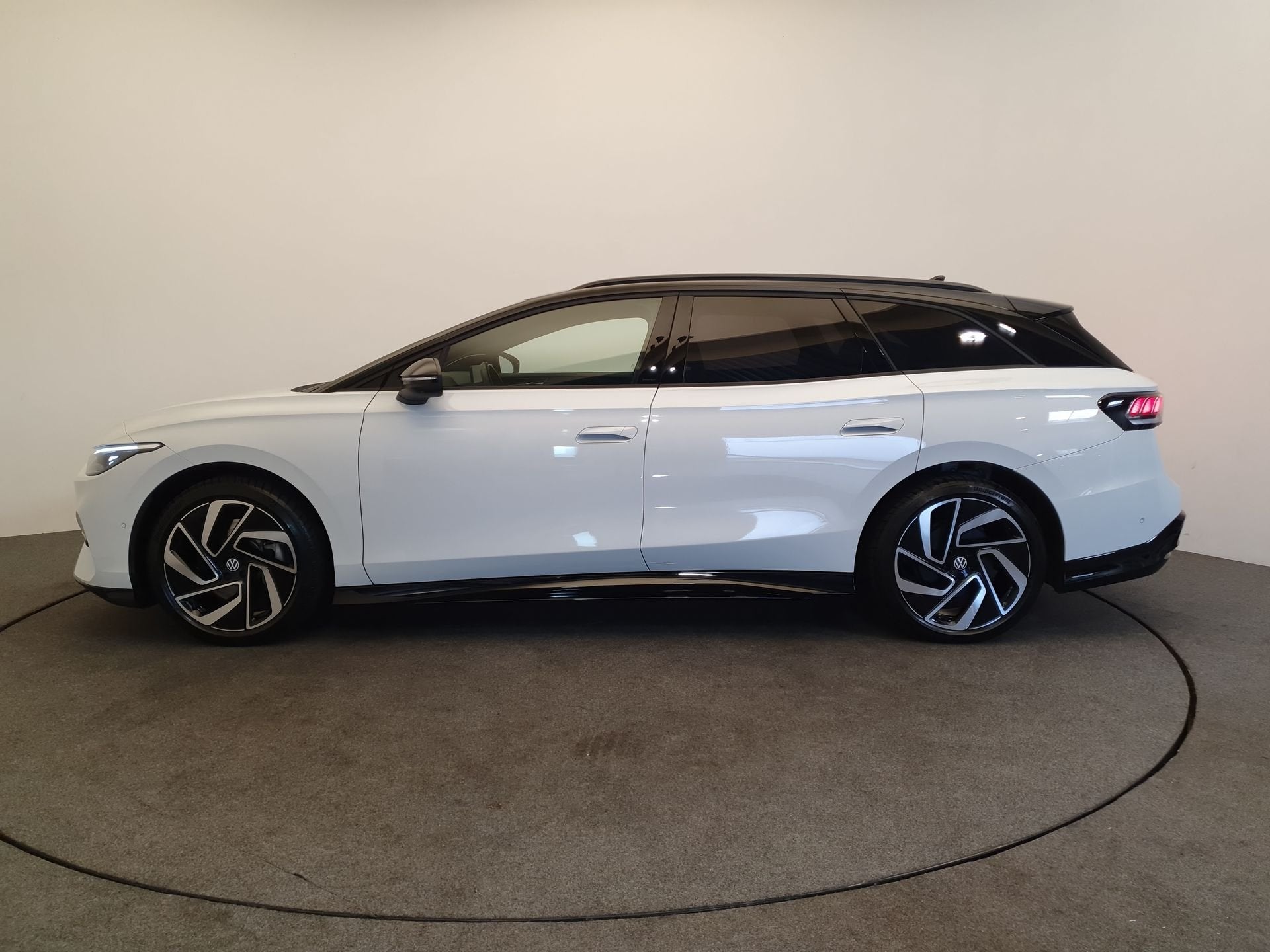 Volkswagen ID.7 Tourer Pro S 86 kWh Trehkaak, Pano, Harman/K, Auto's, Automaat, Achterwielaandrijving, Gebruikt, Alcantara