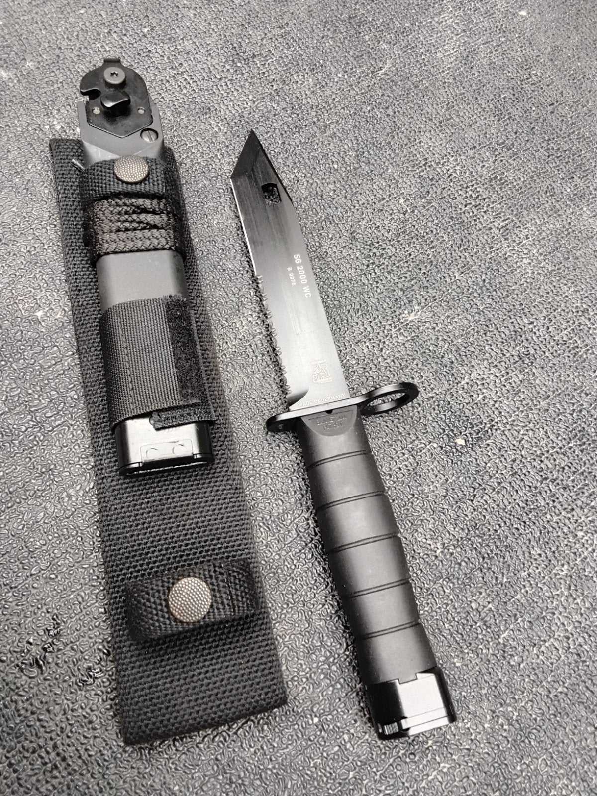 Eickhorn bajonet, SG 2000 WC, genummerd en met schede., Ophalen of Verzenden, Landmacht, Duitsland, Mes of Dolk