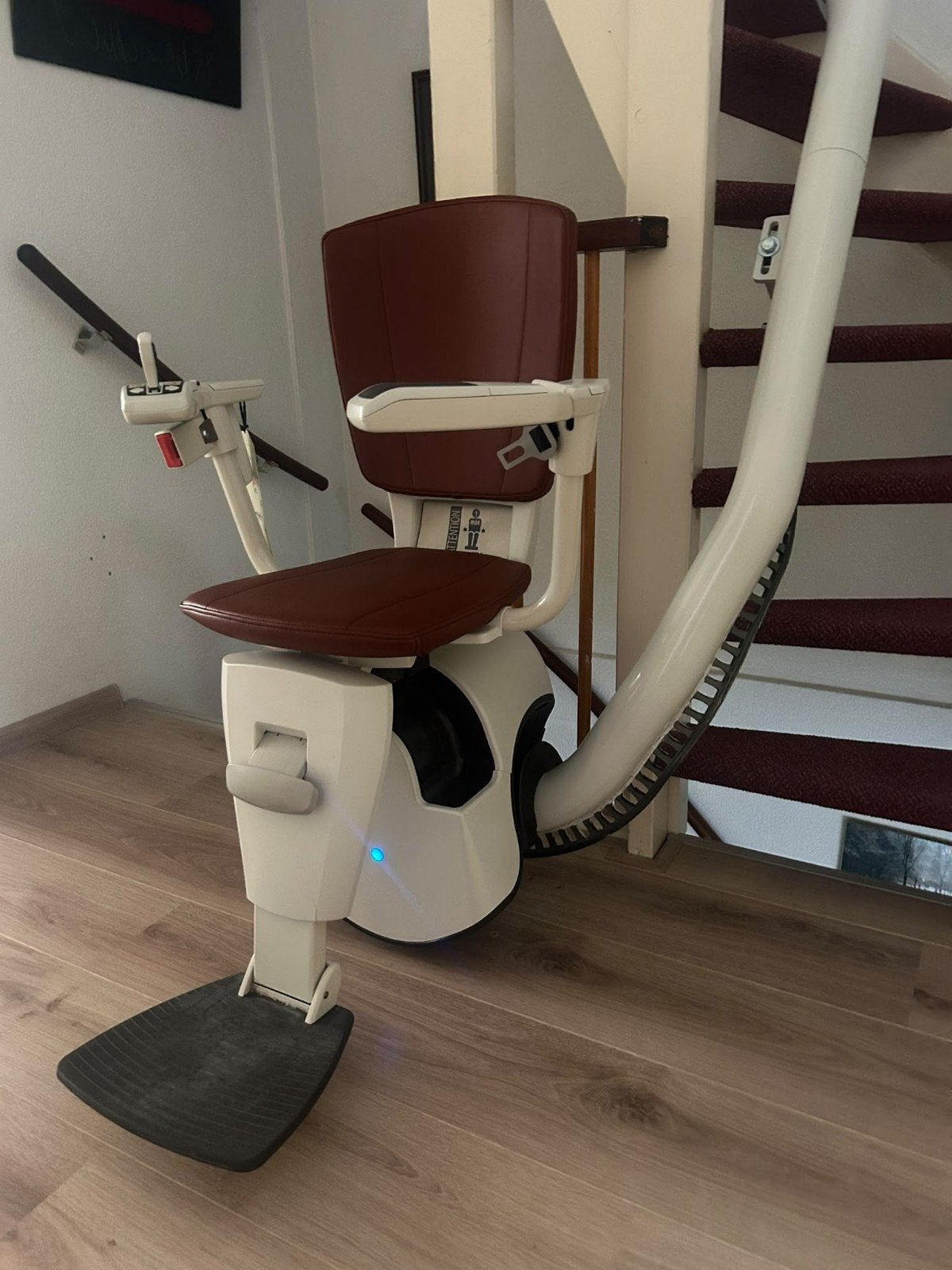 Thyssenkrup traplift flow2a voor 2 trappen, Ophalen, Zo goed als nieuw, Met bocht