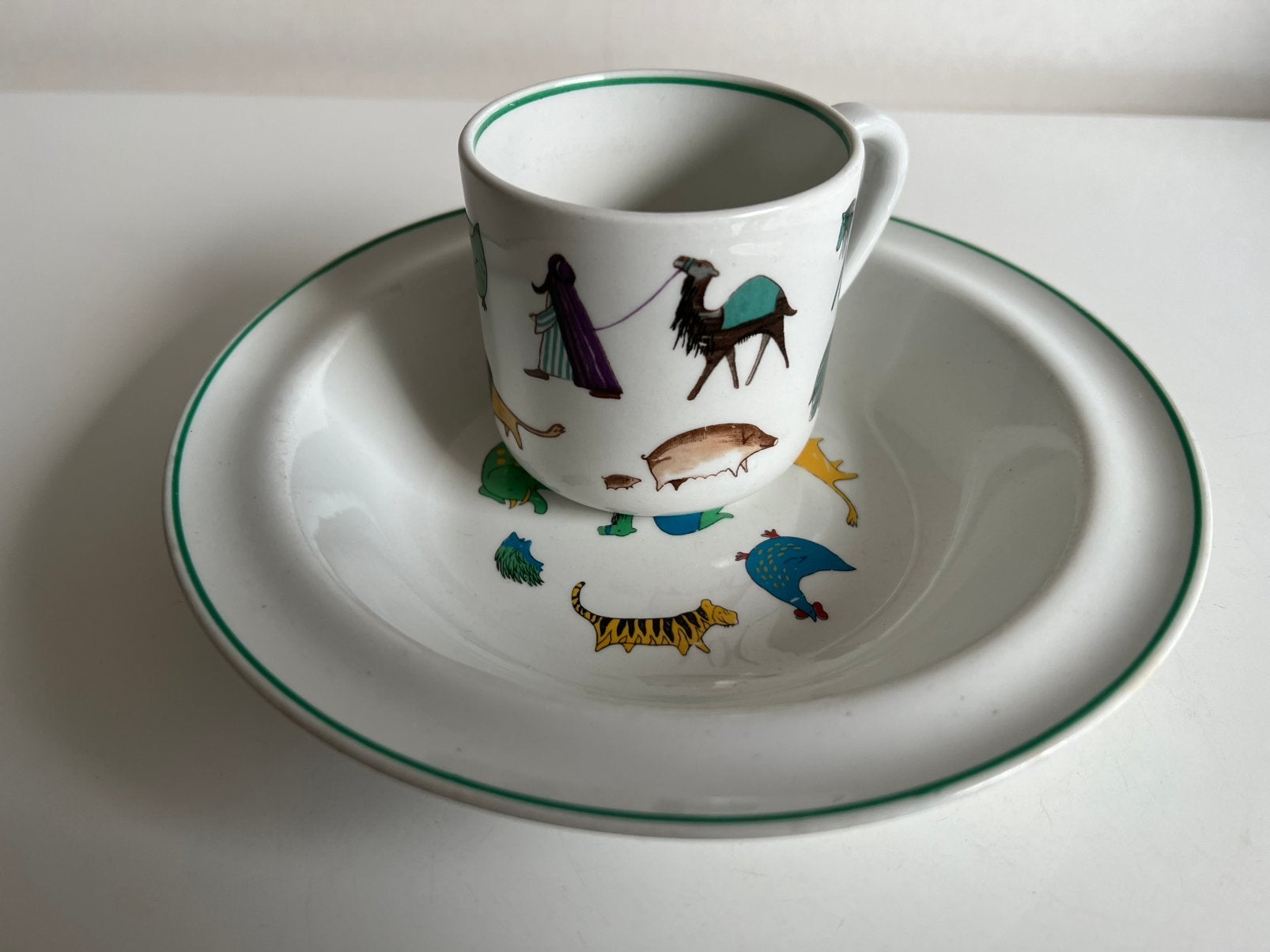 Vintage Arabia Kinderset Bord~Beker Zoo Parade A. Juurikkala, Ophalen of Verzenden