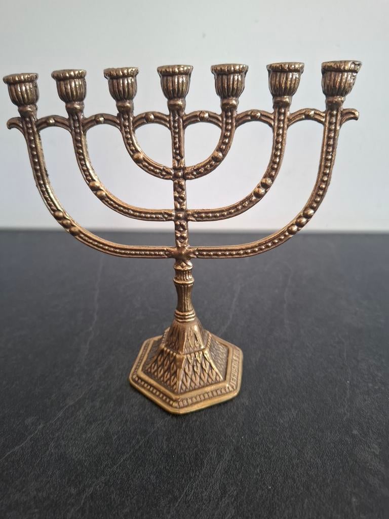 Geheel bewerkte  menora, Antiek en Kunst, Antiek | Kandelaars, Koper of Brons, Ophalen of Verzenden