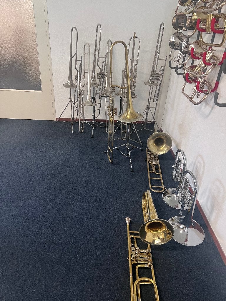 Wij hebben veel gebruikte trombones op voorraad, Muziek en Instrumenten, Ophalen, Gebruikt, Tenor, Met koffer
