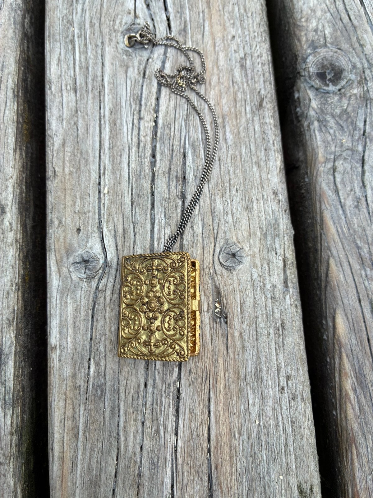 Boeken medaillon, Ophalen, Goud, Overige materialen