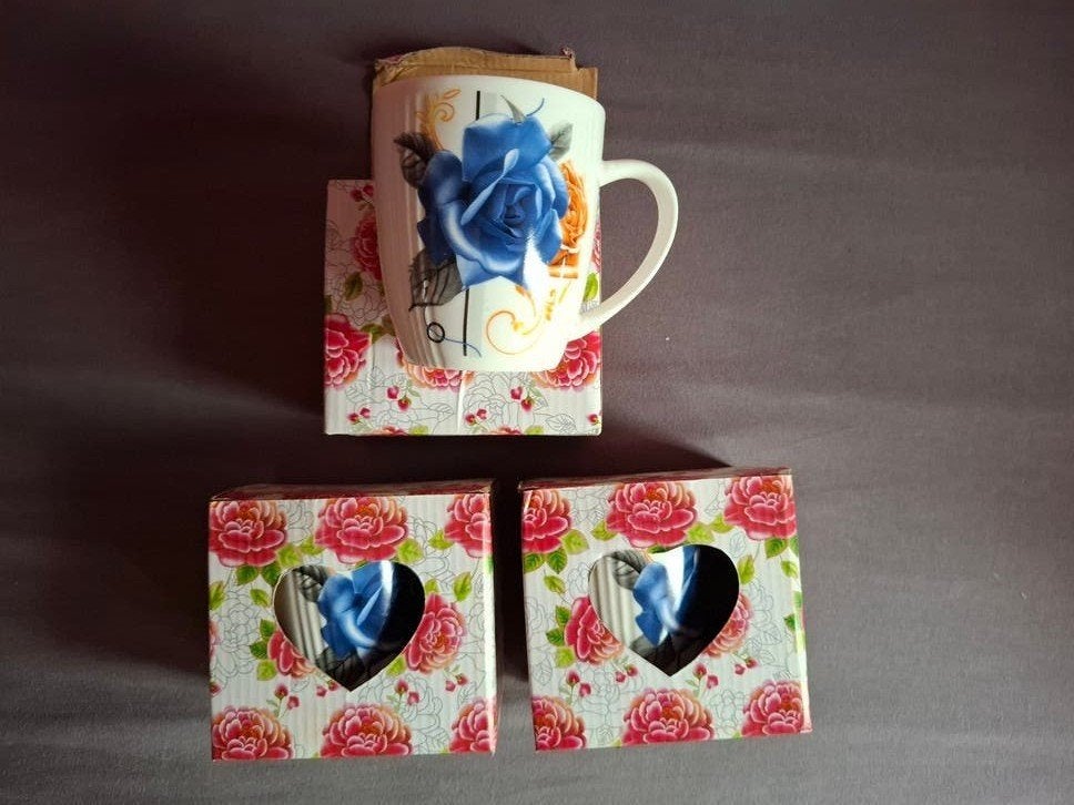 Mokken met blauwe roos  - 3 stuks, Overige typen, Nieuw, Ophalen of Verzenden, Steen/keramiek